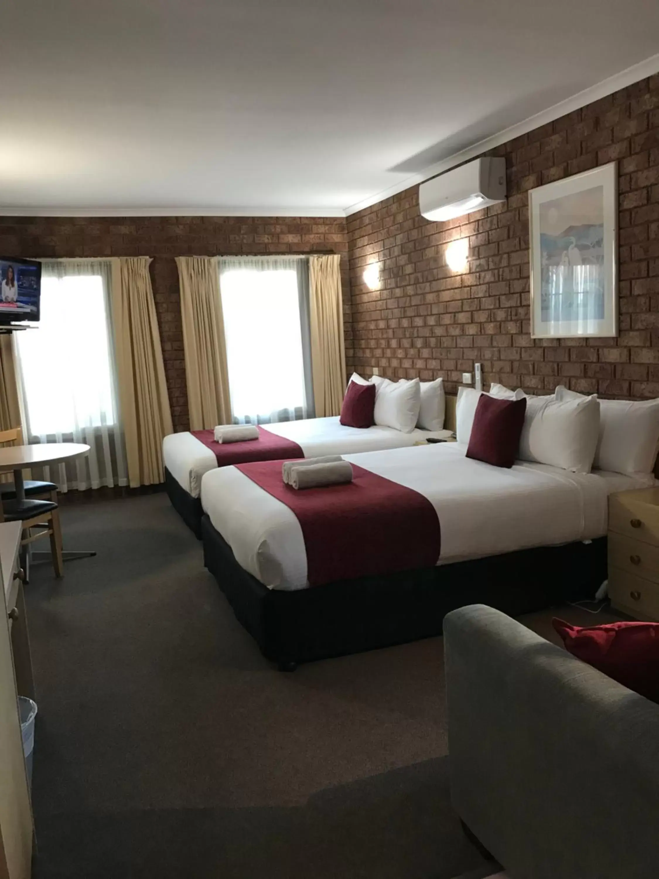 Double Room with Two Double Beds in Courtyard Motor Inn Double Room with Two Double Beds in Courtyard Motor Inn