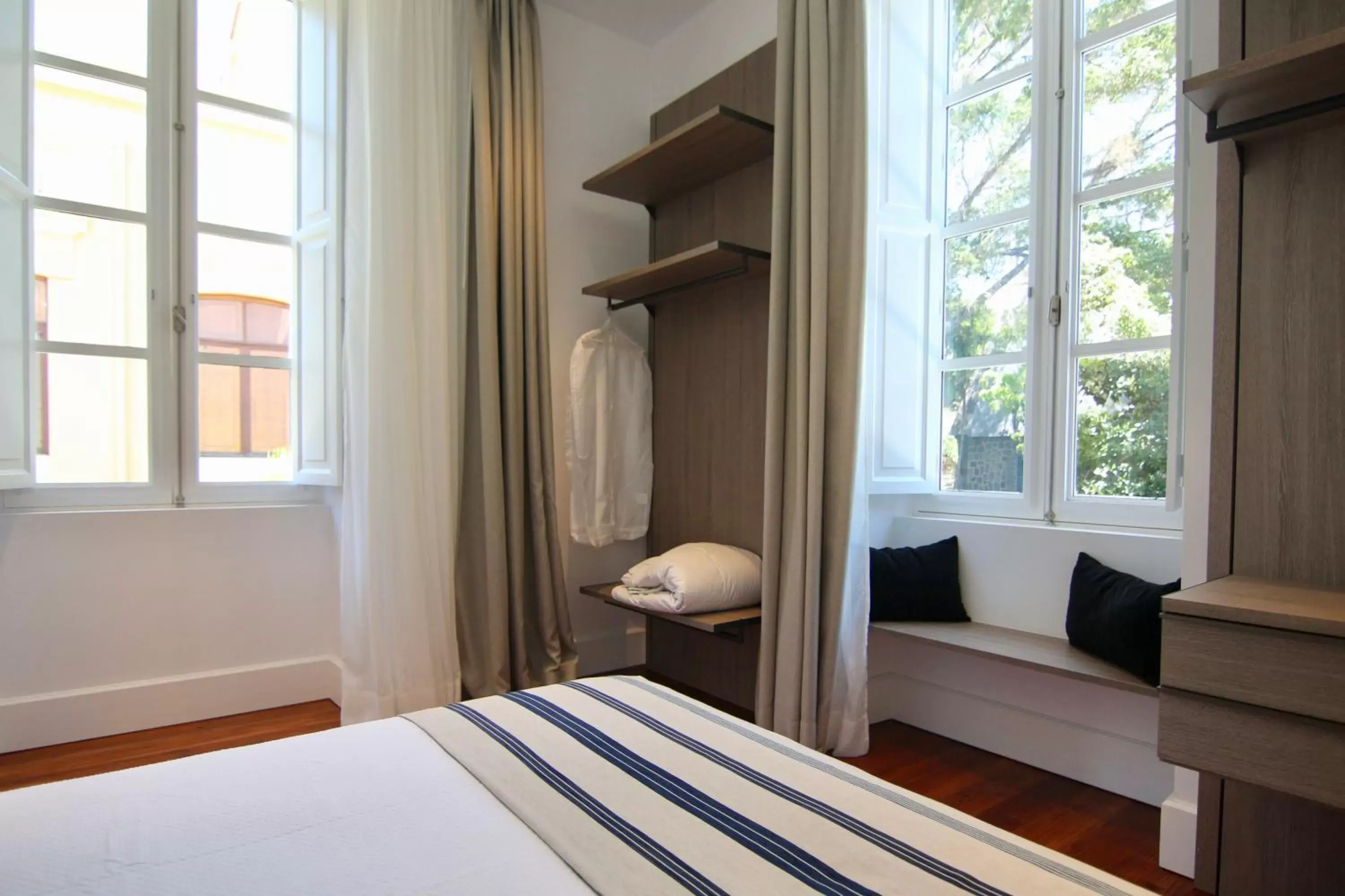 Queen Suite with Pool View in The Park Suites Queen Suite with Pool View in The Park Suites