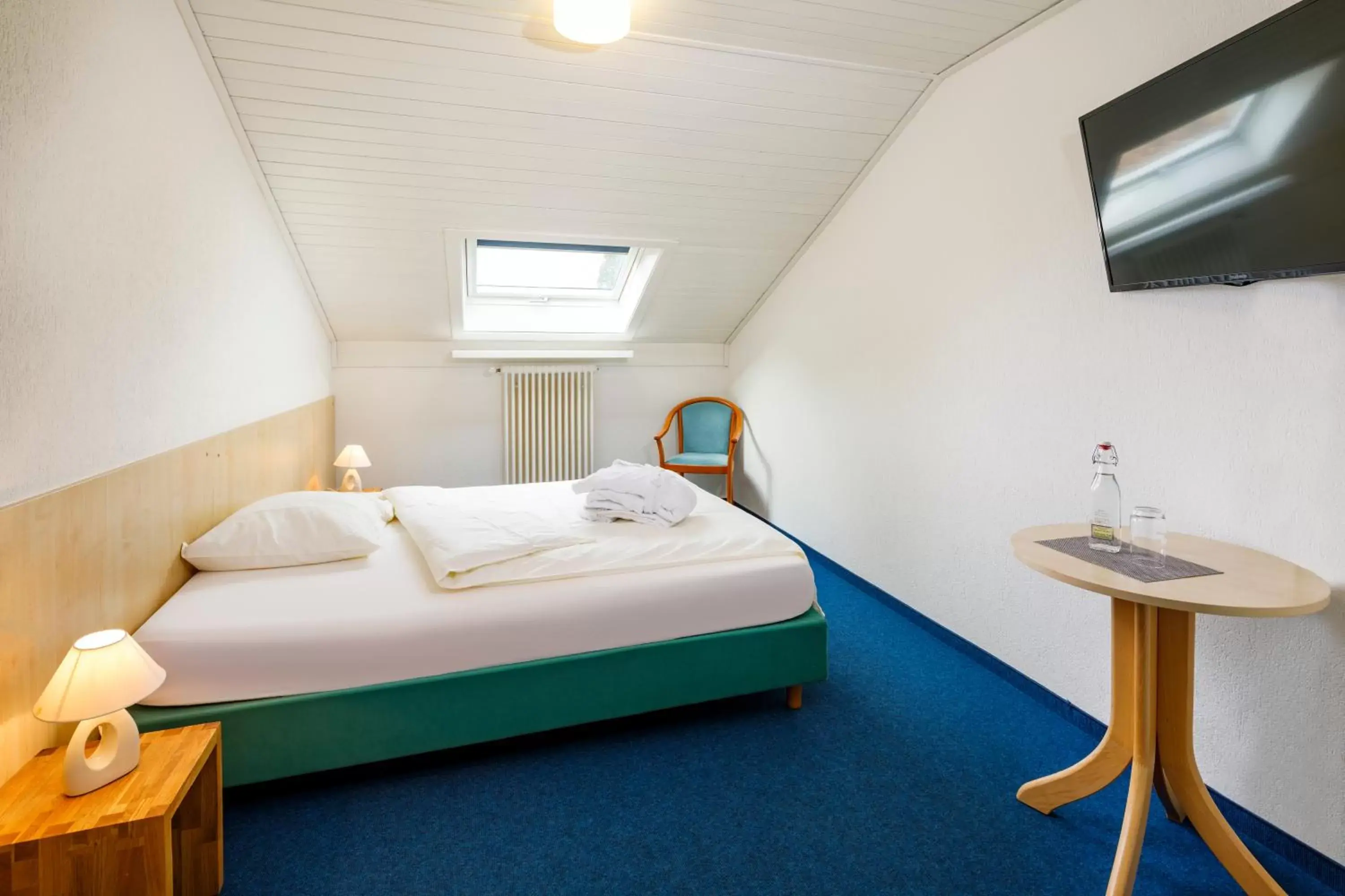 Budget Single Room with Shared Bathroom in Central Hotel Post Budget Single Room with Shared Bathroom in Central Hotel Post