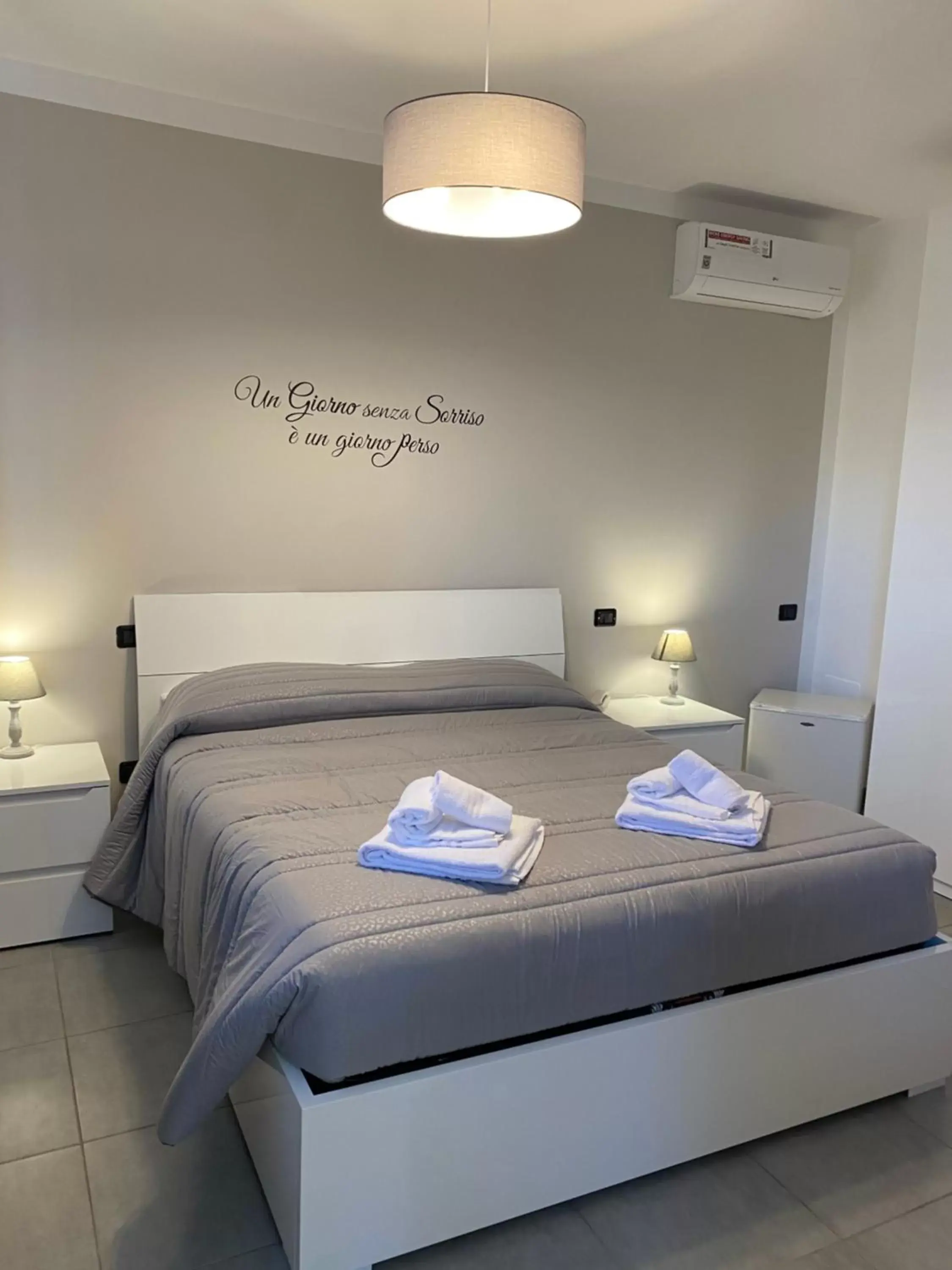 Double Room with Private Bathroom in BELLA ASSISI B & B Double Room with Private Bathroom in BELLA ASSISI B & B