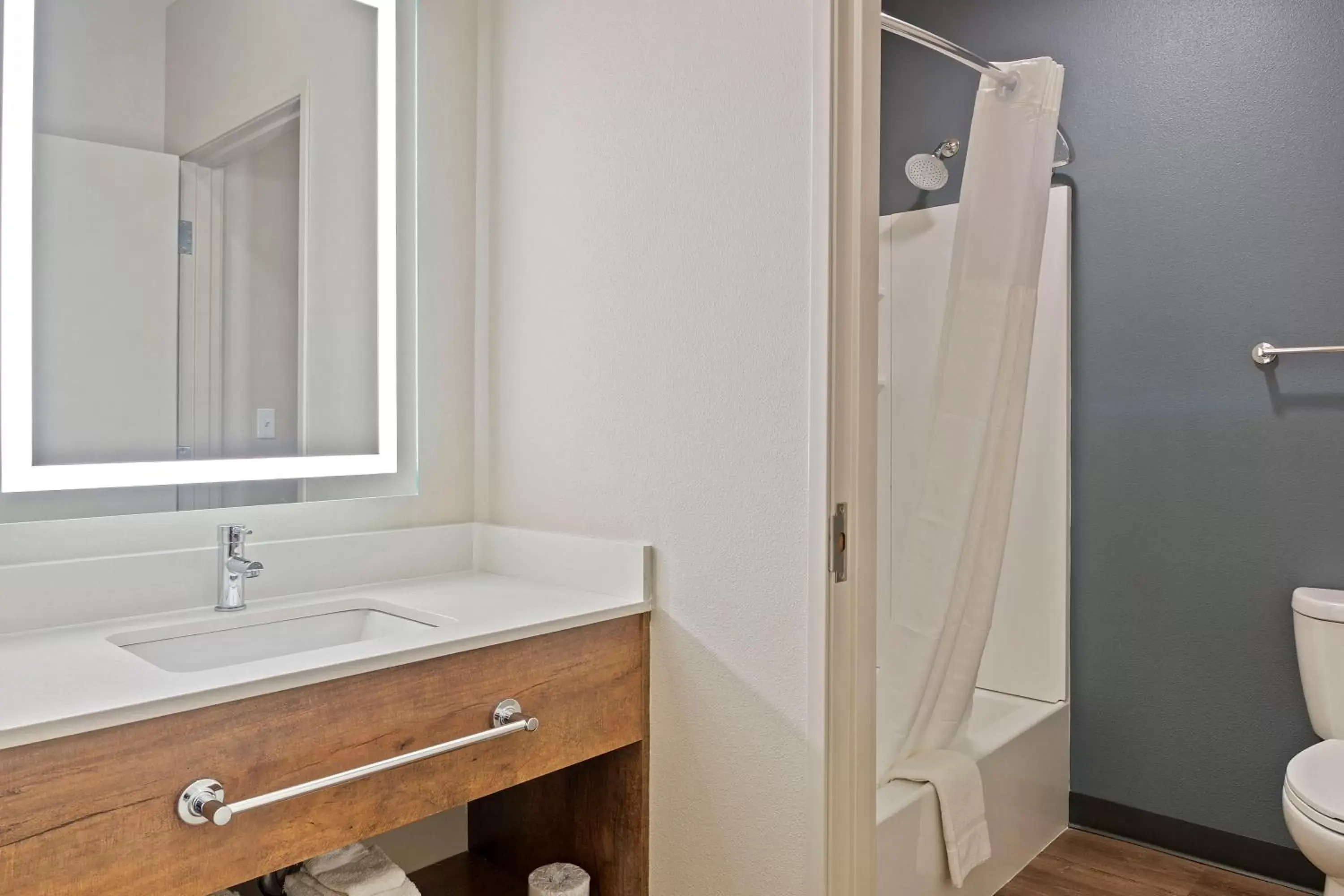 Deluxe Queen Studio with 2 Queen Beds - Hearing Accesible - Non-Smoking in Extended Stay America Premier Suites - Phoenix - Chandler - Downtown Deluxe Queen Studio with 2 Queen Beds - Hearing Accesible - Non-Smoking in Extended Stay America Premier Suites - Phoenix - Chandler - Downtown