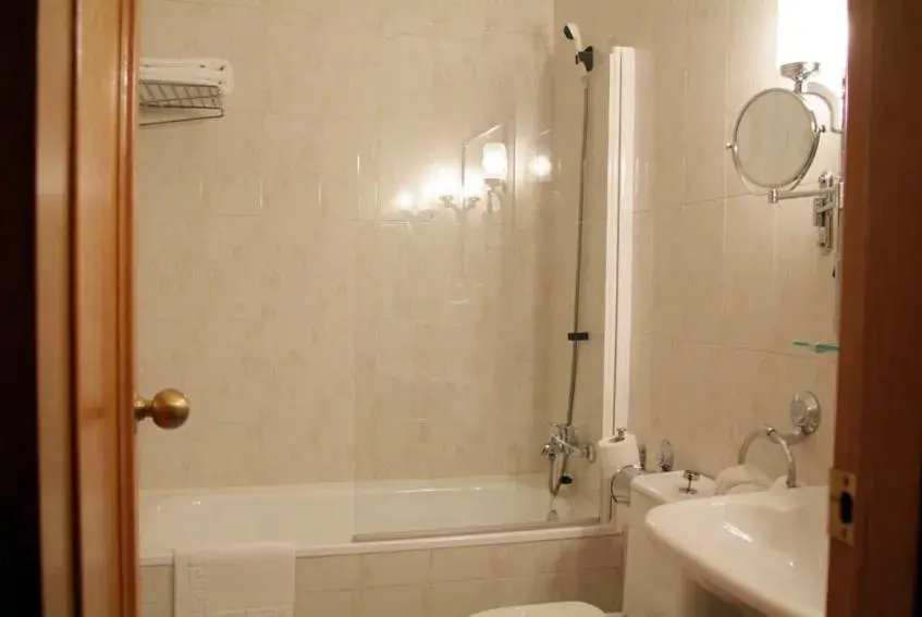 Double or Twin Room - single occupancy in Hotel Verona Double or Twin Room - single occupancy in Hotel Verona