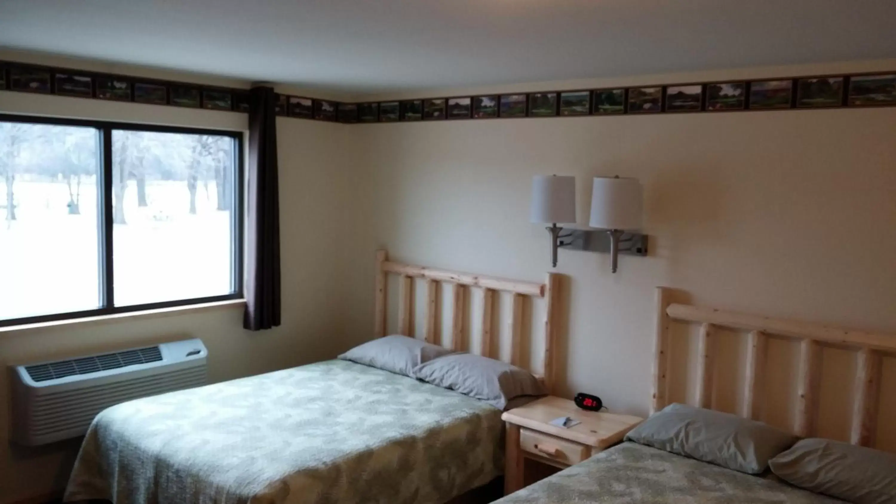 Queen Room with Two Queen Beds in Riverside Inn Queen Room with Two Queen Beds in Riverside Inn