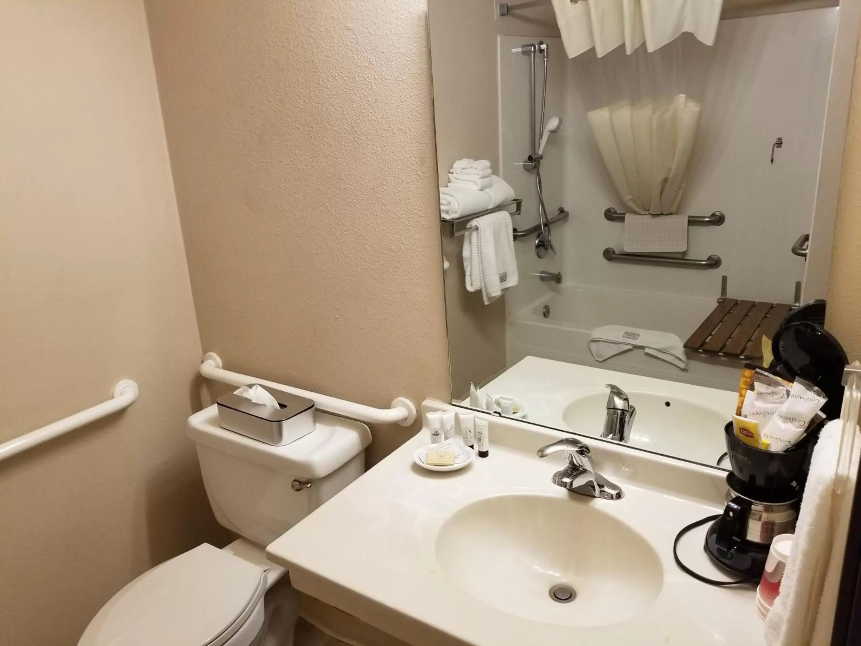 Queen Room - Disability Access with Bath Tub in Red Lion Inn & Suites Port Orchard Queen Room - Disability Access with Bath Tub in Red Lion Inn & Suites Port Orchard