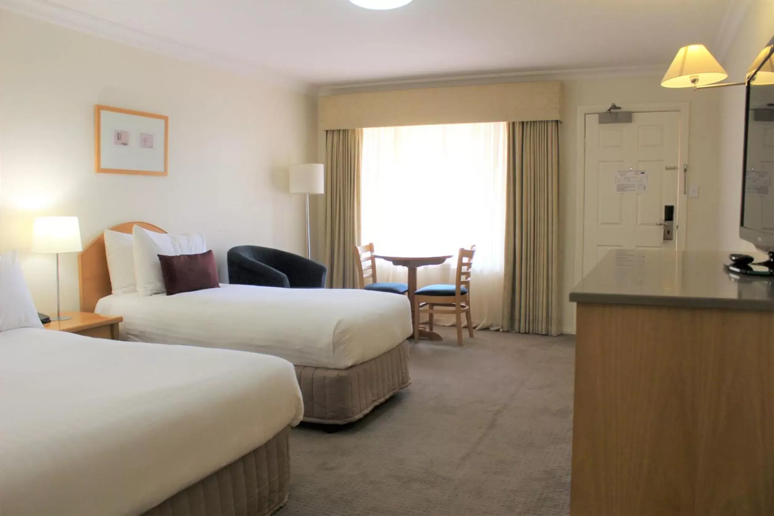 Twin Room - Disability Access in Carlyle Suites & Apartments Twin Room - Disability Access in Carlyle Suites & Apartments