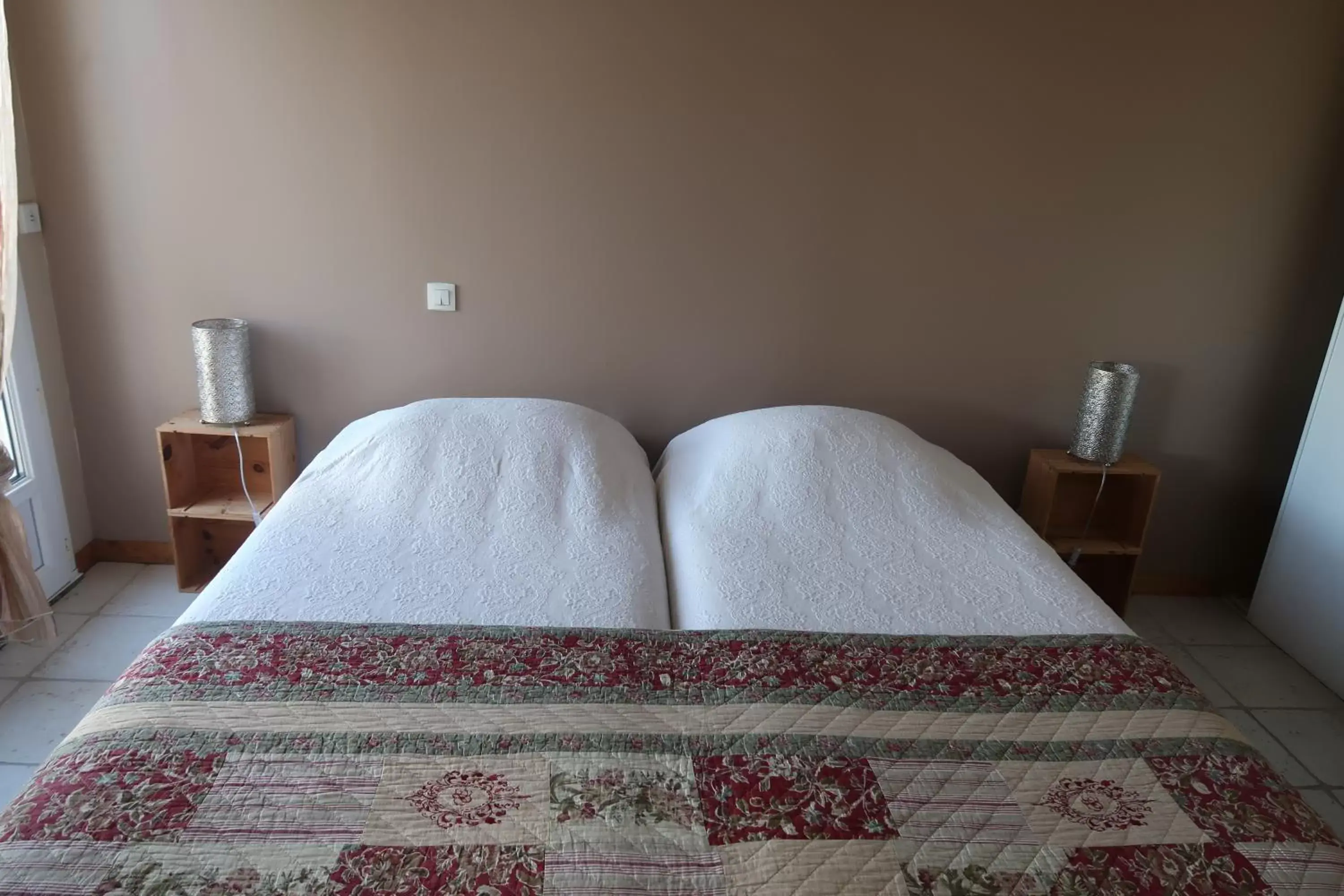 Quadruple Room with Private External Bathroom in l'Orangerie de La Pontête Quadruple Room with Private External Bathroom in l'Orangerie de La Pontête