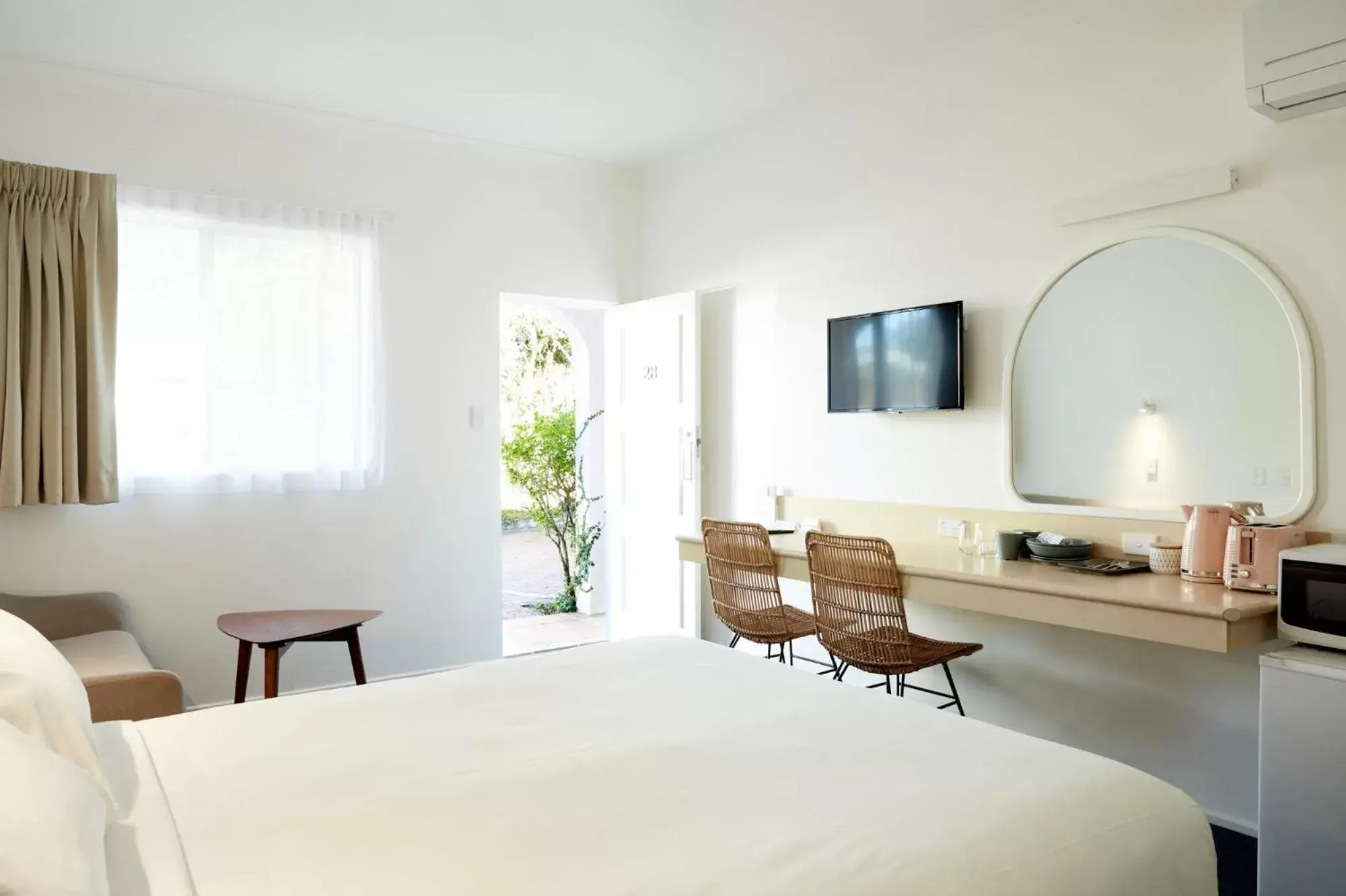 Queen Room in The Sails Motel Brunswick Heads Queen Room in The Sails Motel Brunswick Heads