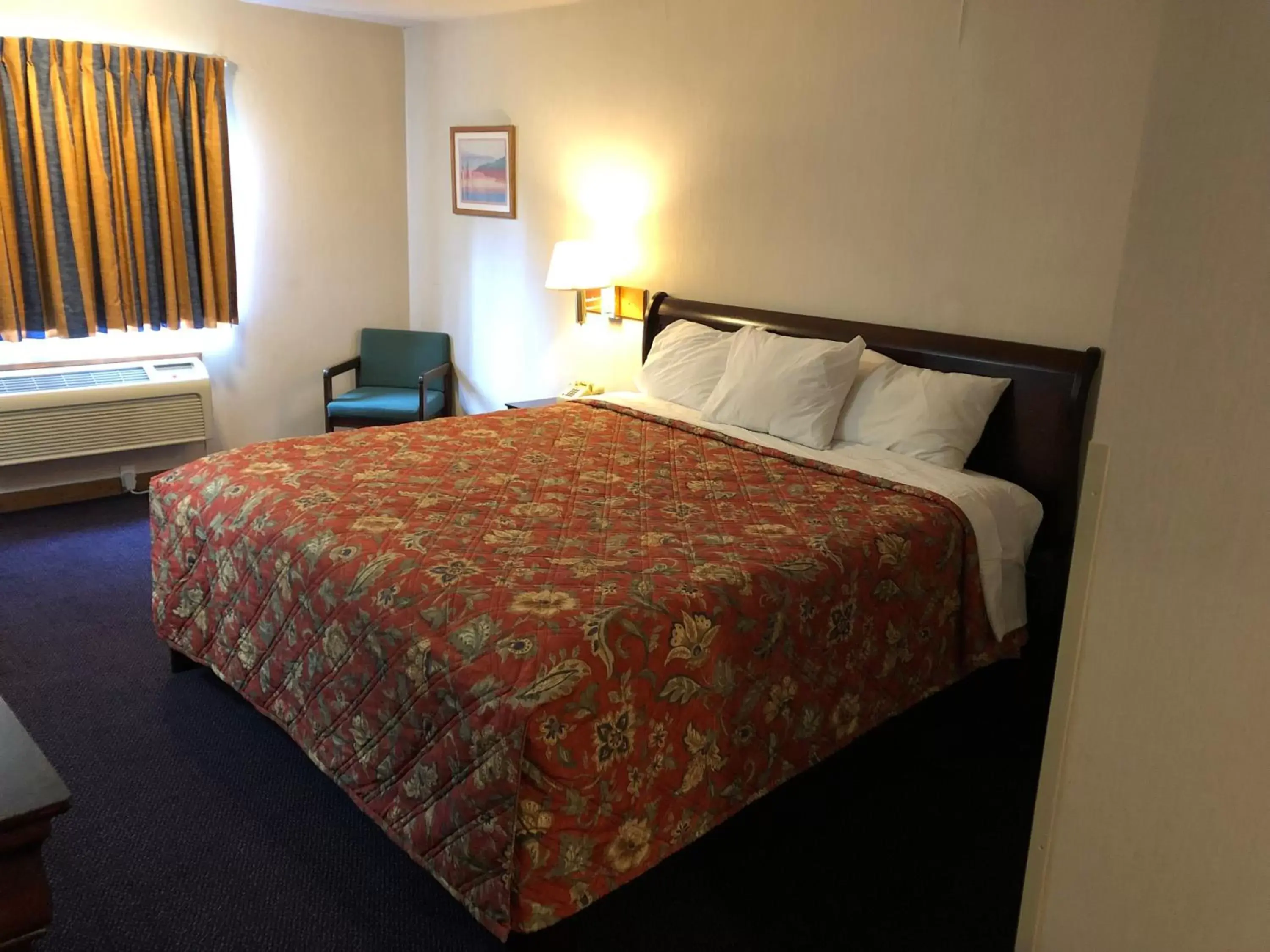 King Suite in Denison Inn & Suites King Suite in Denison Inn & Suites