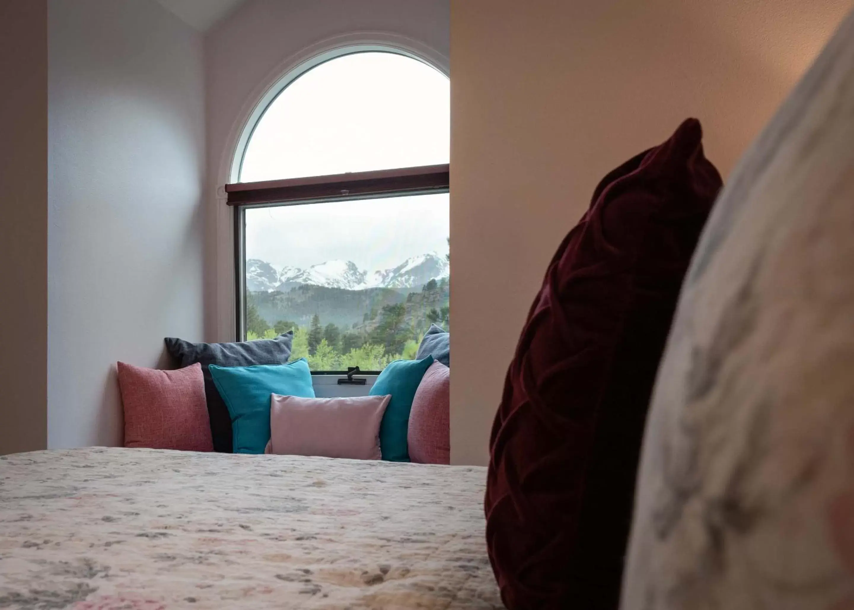 Junior Suite with Mountain View in Romantic RiverSong Inn Junior Suite with Mountain View in Romantic RiverSong Inn