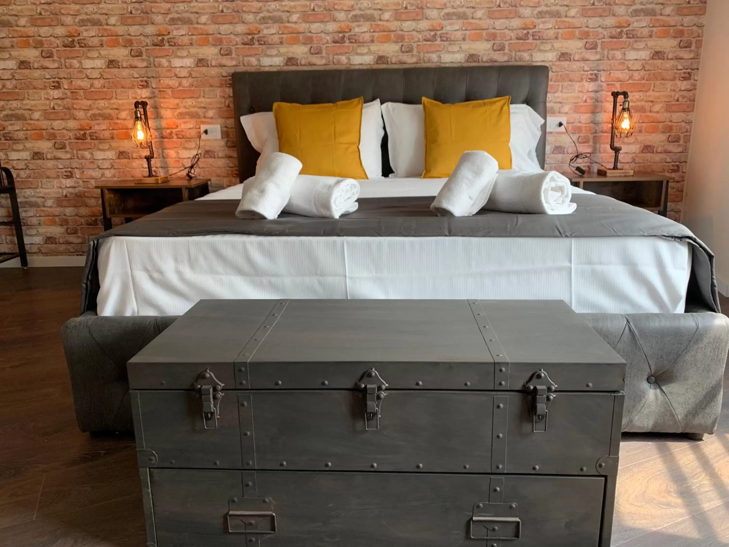 Superior Queen Room in SUITE LAME 37 Rental Rooms Superior Queen Room in SUITE LAME 37 Rental Rooms