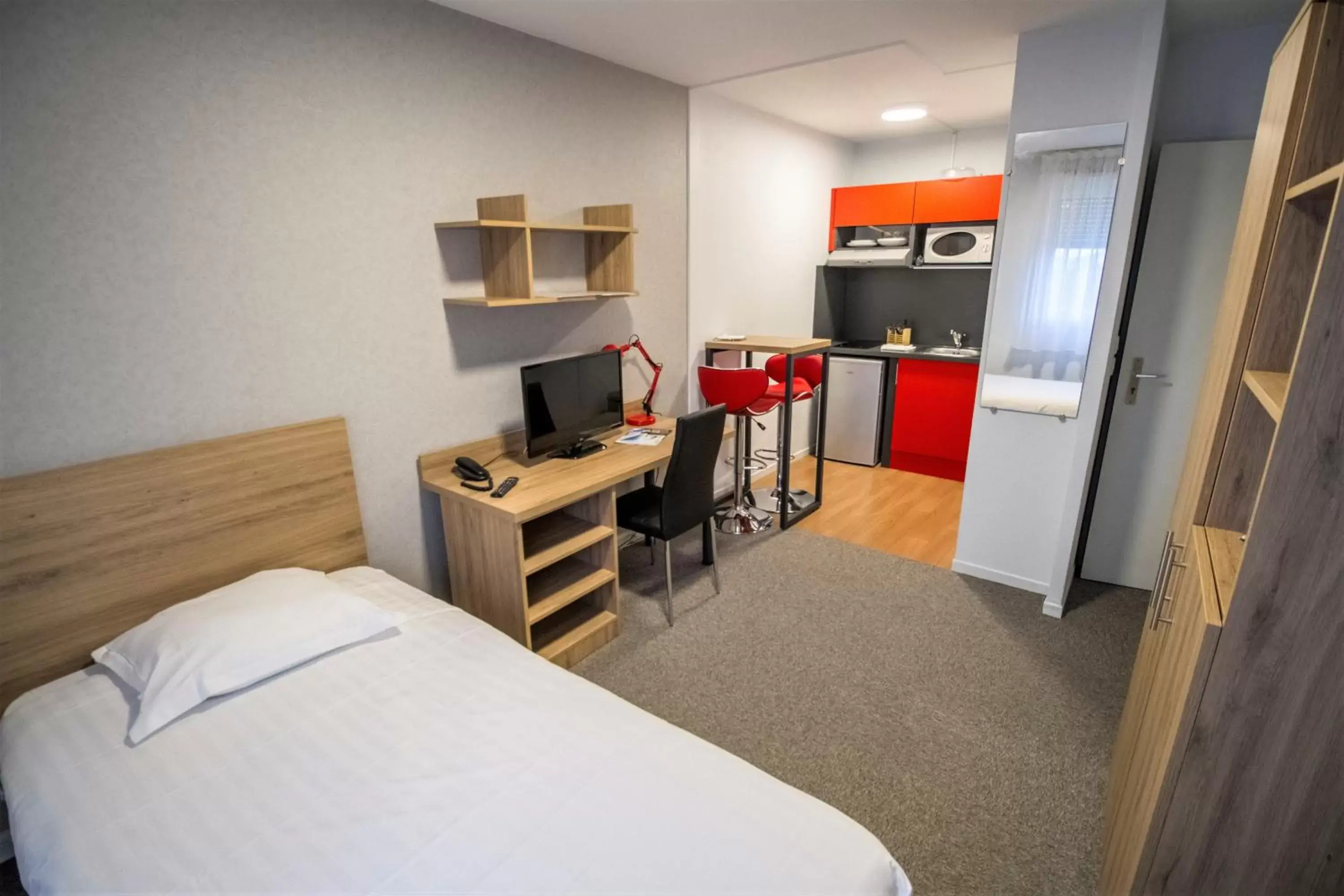 Studio (1 Adult) in KOSY Appart'hôtel Le Champ De Mars Reims Studio (1 Adult) in KOSY Appart'hôtel Le Champ De Mars Reims