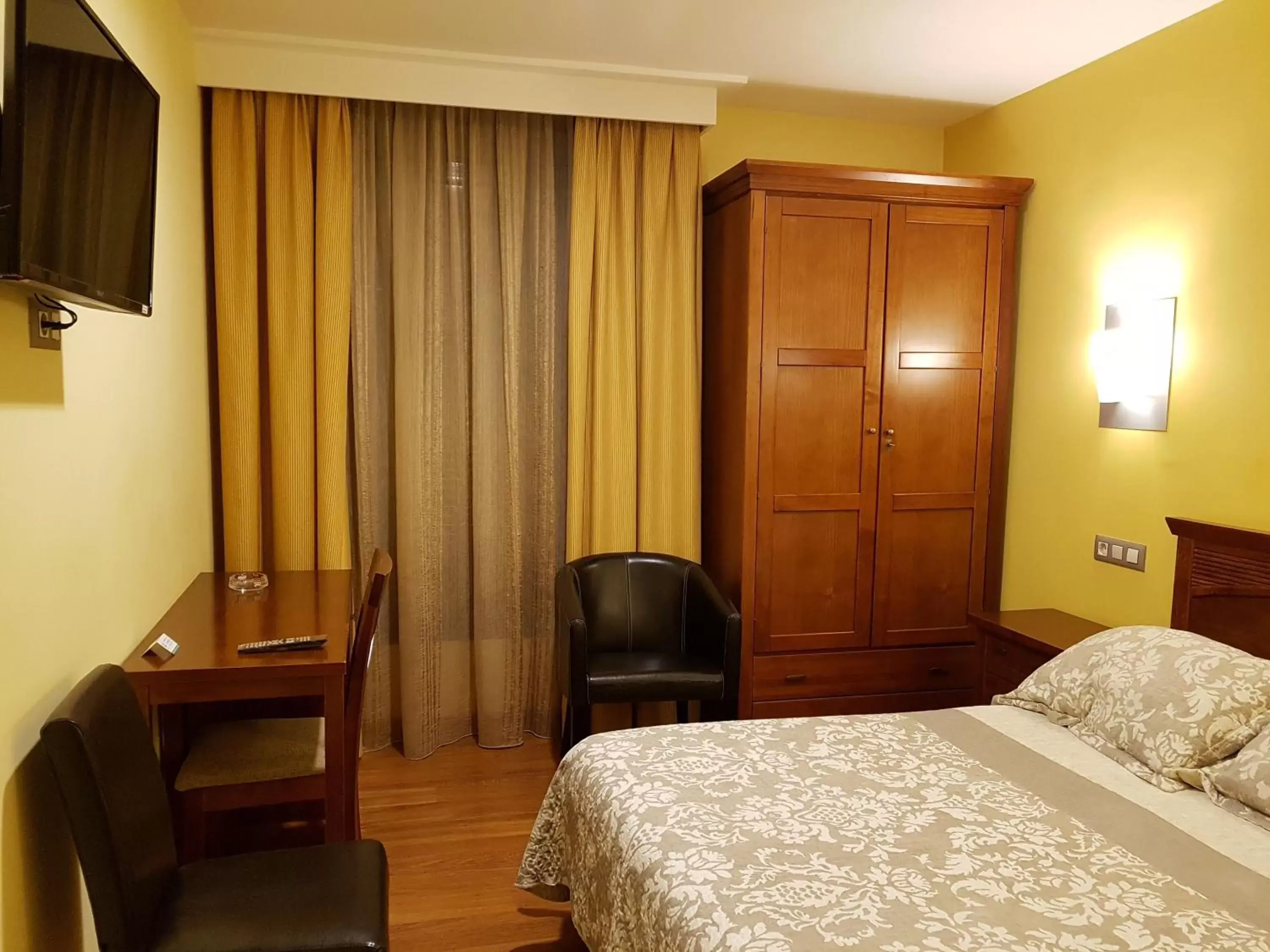 Double or Twin Room - single occupancy in Hotel Reina Isabel Double or Twin Room - single occupancy in Hotel Reina Isabel