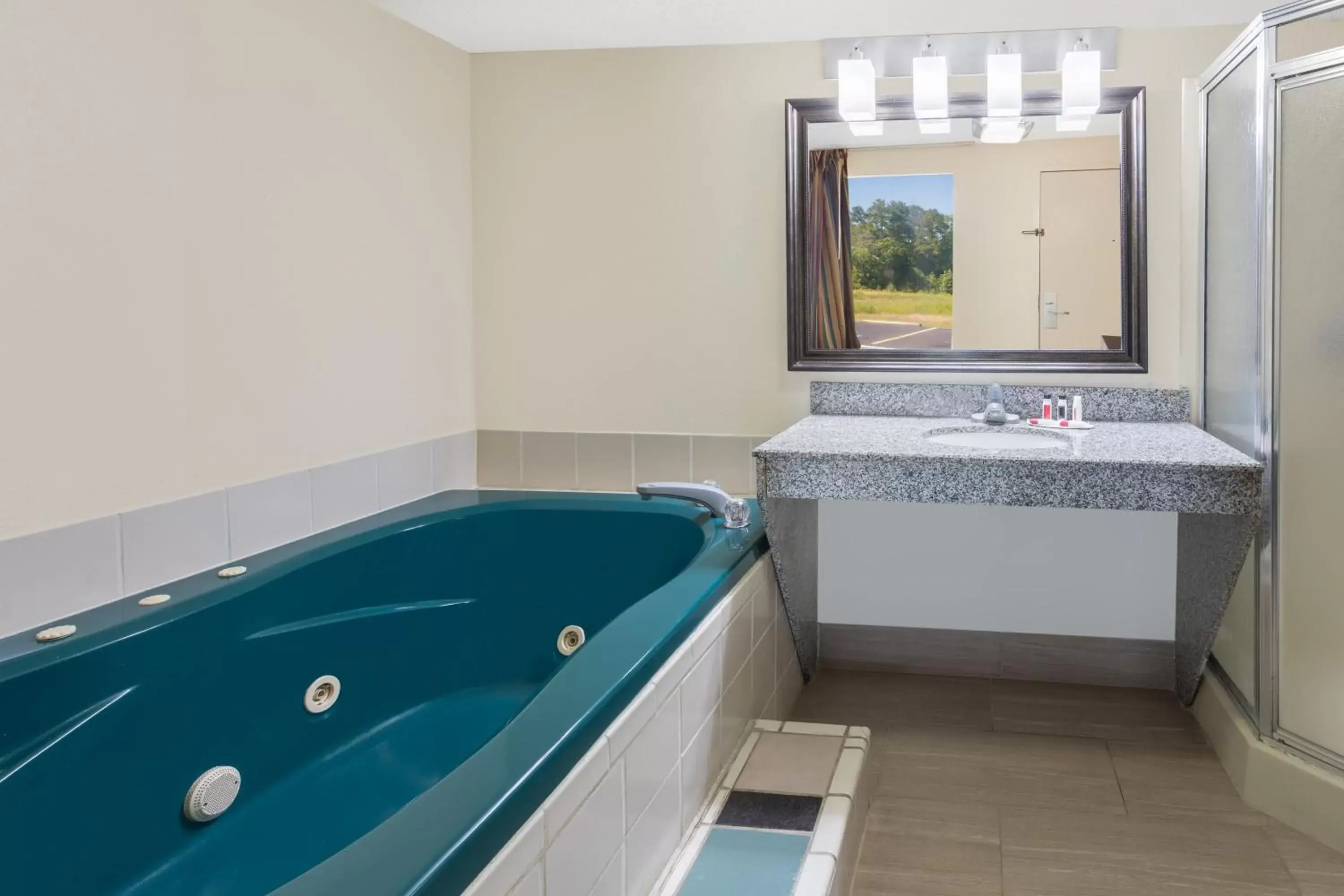 Deluxe King Suite in Days Inn by Wyndham Newberry South Carolina Deluxe King Suite in Days Inn by Wyndham Newberry South Carolina