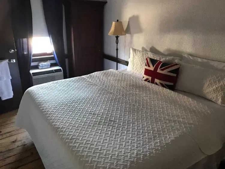 King Suite in The Olde Angel Inn King Suite in The Olde Angel Inn