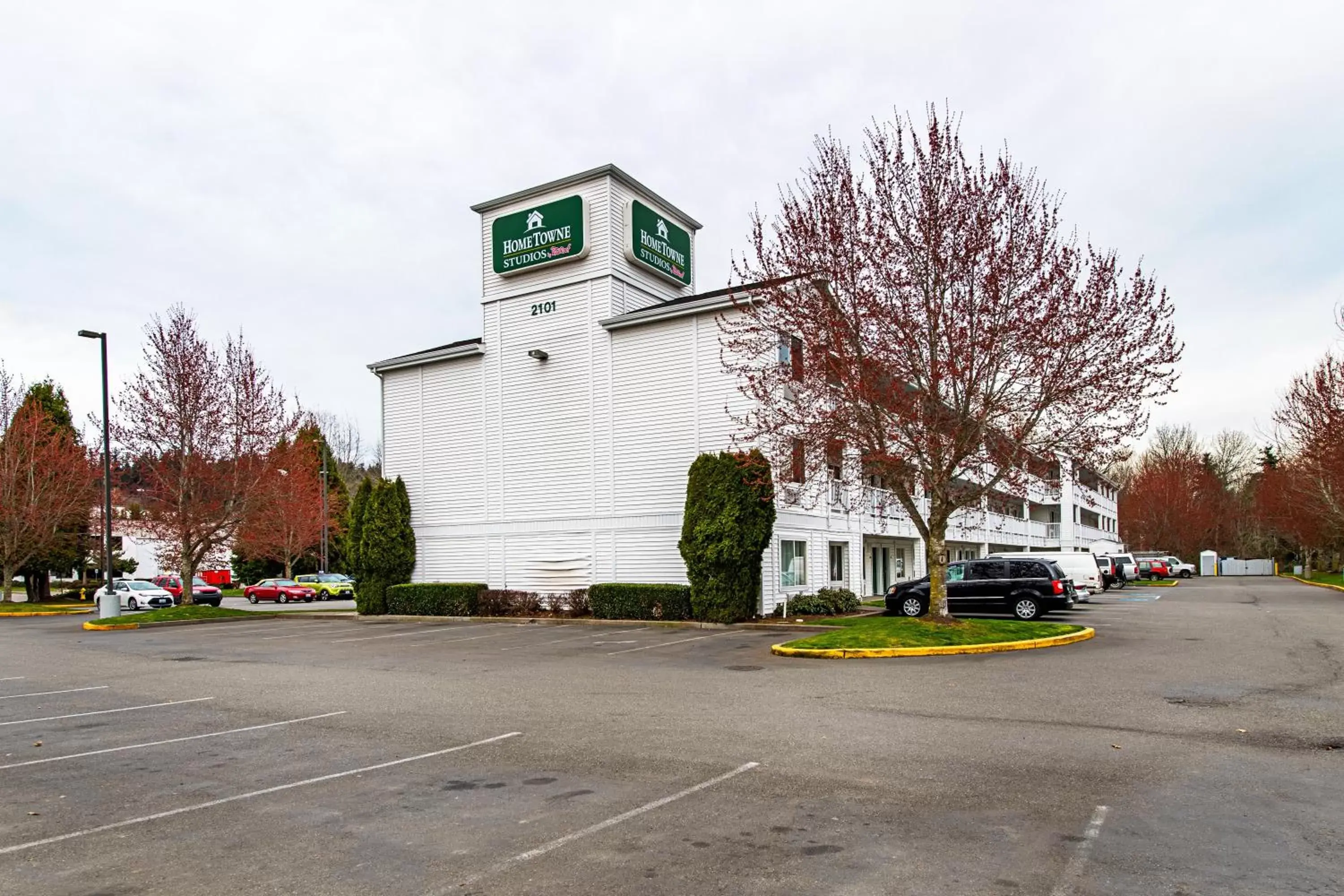 HomeTowne Studios by Red Roof Tacoma - Puyallup HomeTowne Studios by Red Roof Tacoma - Puyallup