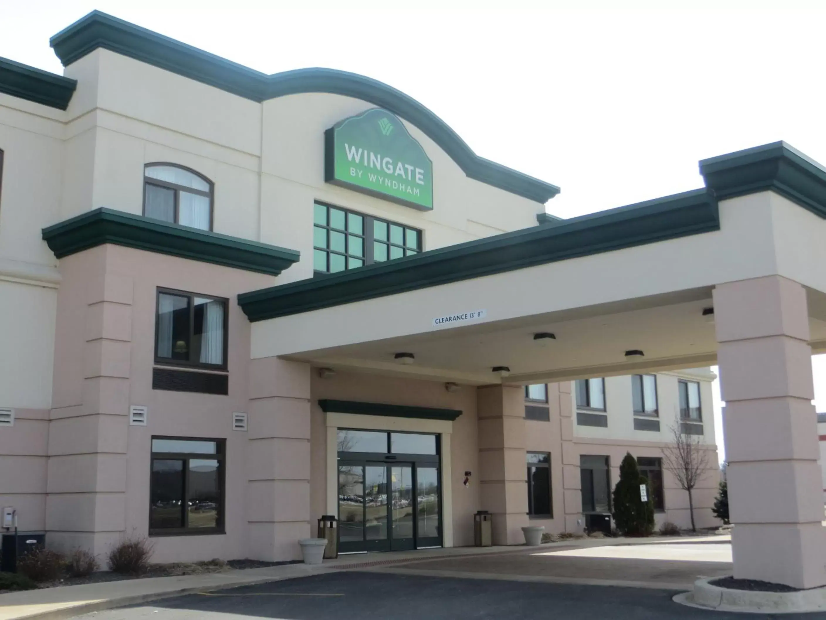 Wingate by Wyndham Peoria - Complimentary Area Shuttle Wingate by Wyndham Peoria - Complimentary Area Shuttle