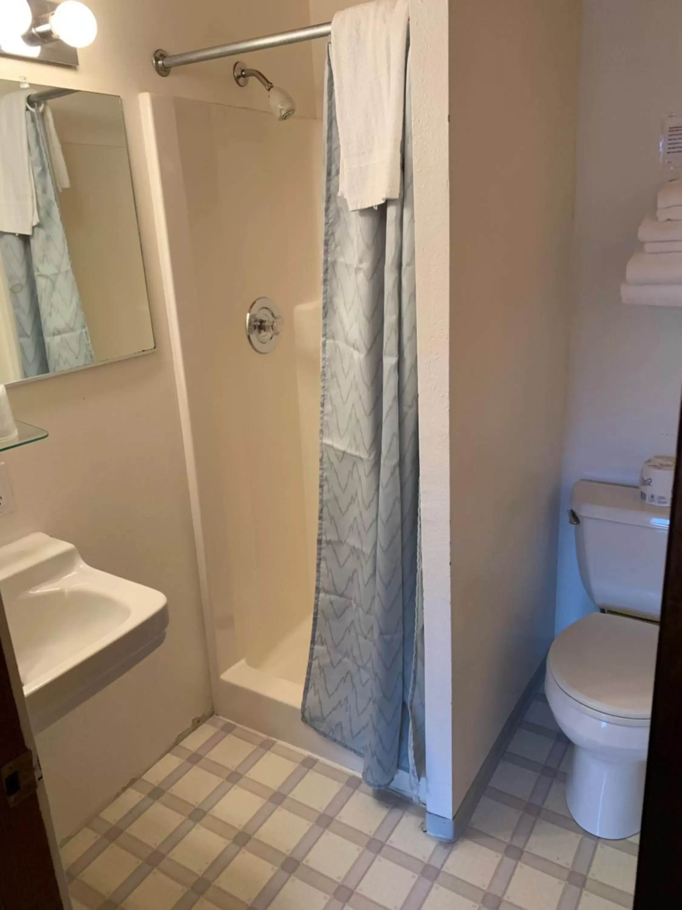 Deluxe Twin Room in Curley's Resort & Dive Center Deluxe Twin Room in Curley's Resort & Dive Center