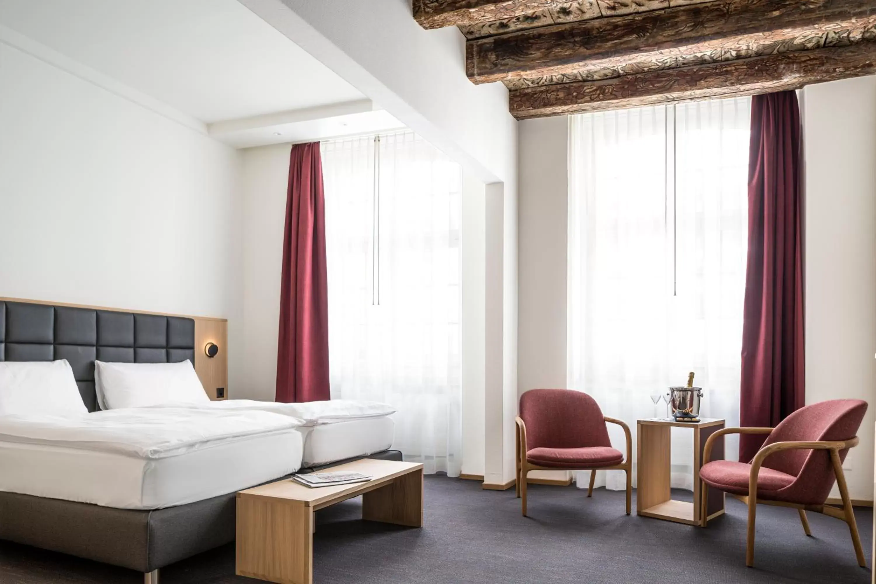 Premium Double or Twin Room in Hotel Basel - Da wohnen, wo Basel lebt! Premium Double or Twin Room in Hotel Basel - Da wohnen, wo Basel lebt!