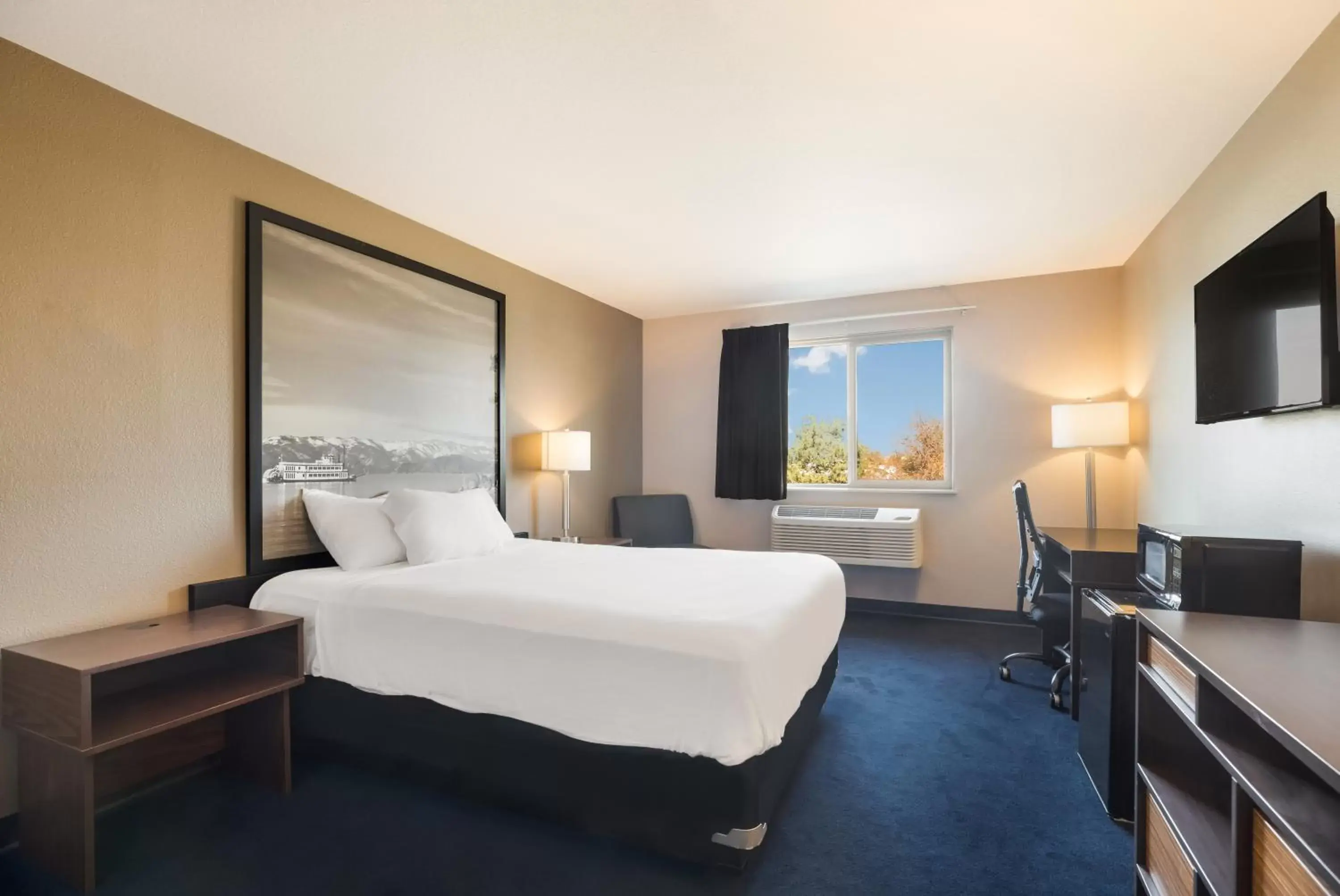 Queen Room - Non-Smoking in Americas Best Value Inn Sparks Queen Room - Non-Smoking in Americas Best Value Inn Sparks