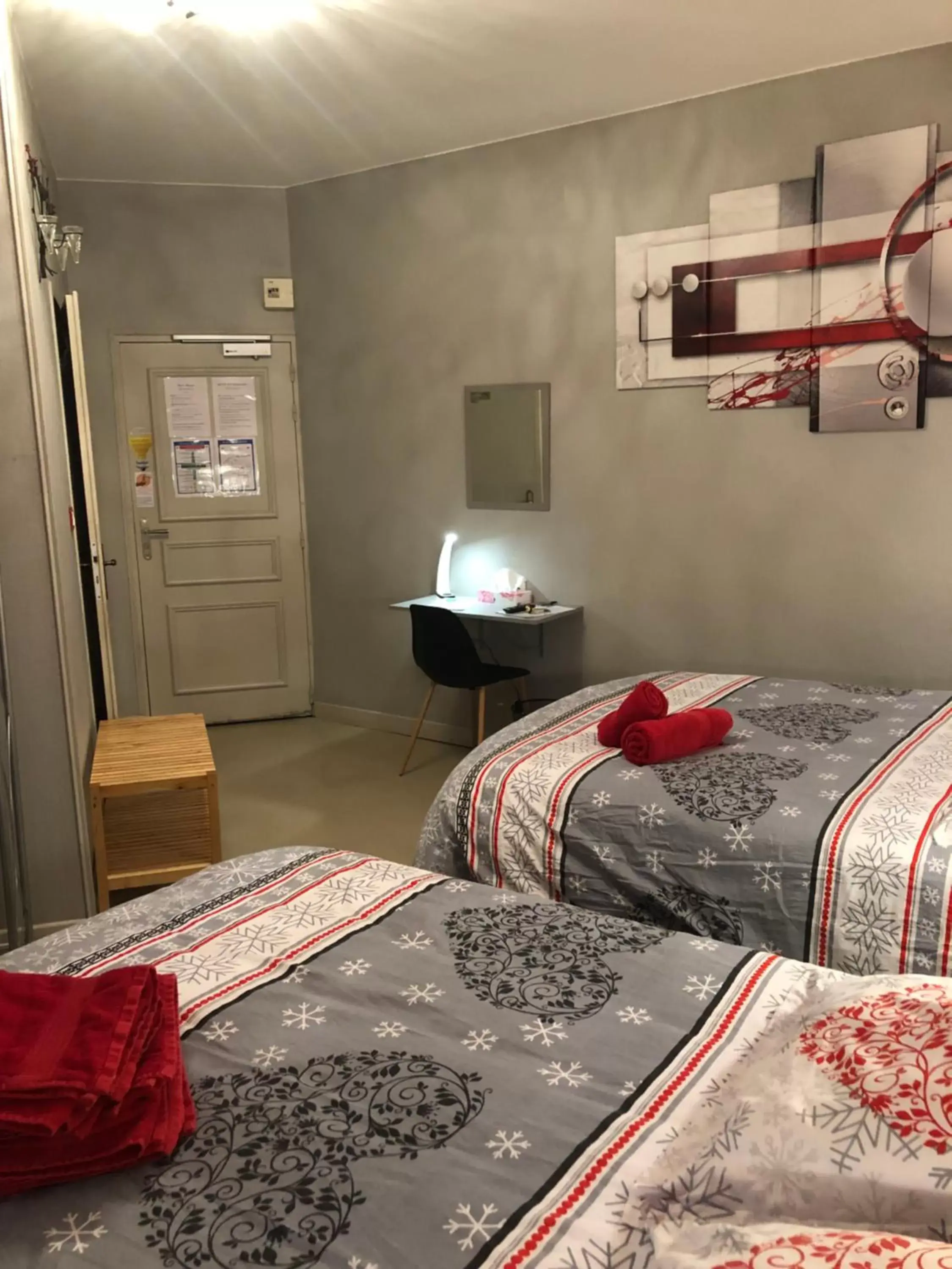 Quadruple Room in Hotel des Remparts Quadruple Room in Hotel des Remparts