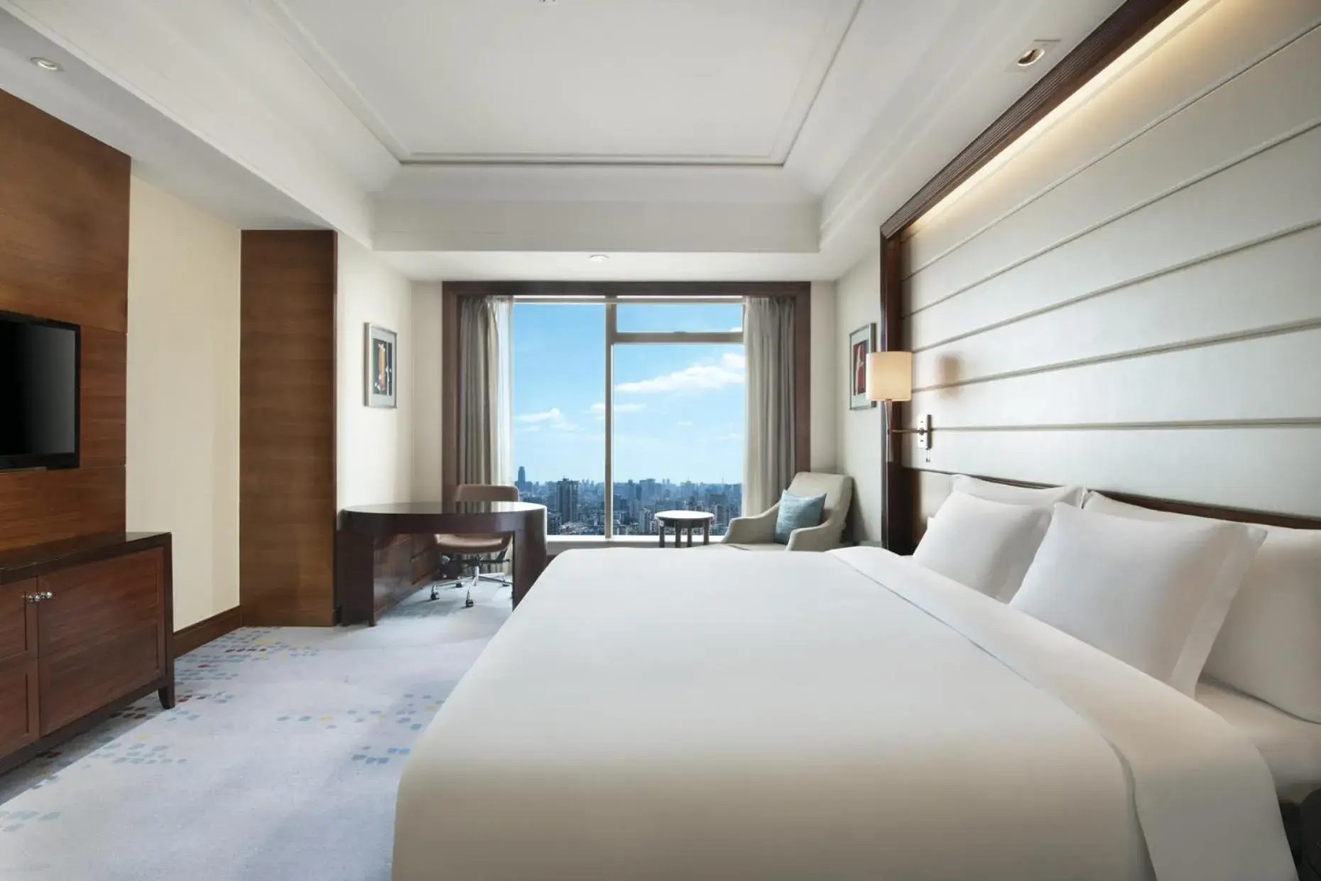 Standard King Room in Crowne Plaza Nanchang Riverside, an IHG Hotel Standard King Room in Crowne Plaza Nanchang Riverside, an IHG Hotel