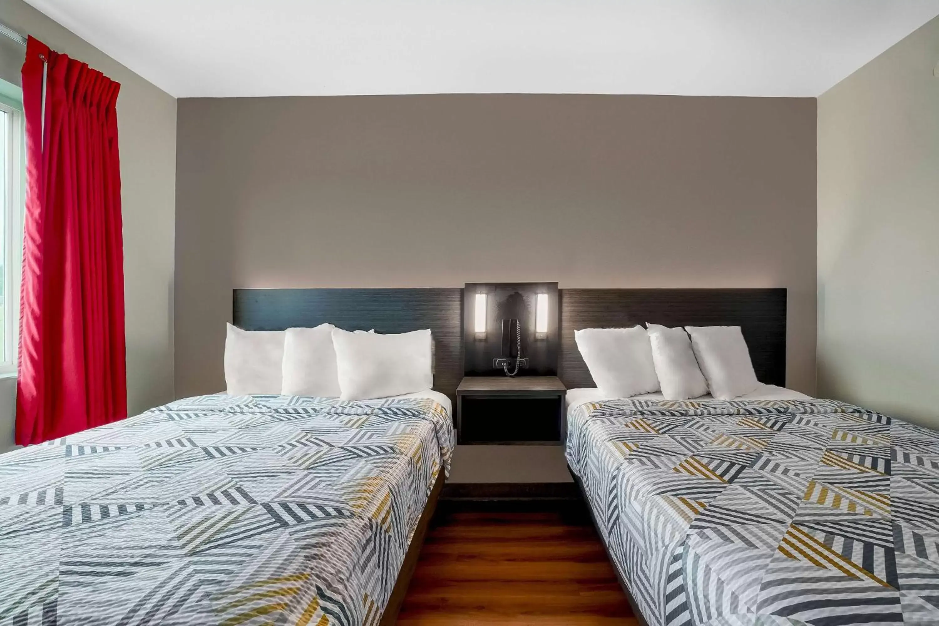 Deluxe Quadruple Room - Smoking in Motel 6-Montgomery, AL - Airport Deluxe Quadruple Room - Smoking in Motel 6-Montgomery, AL - Airport