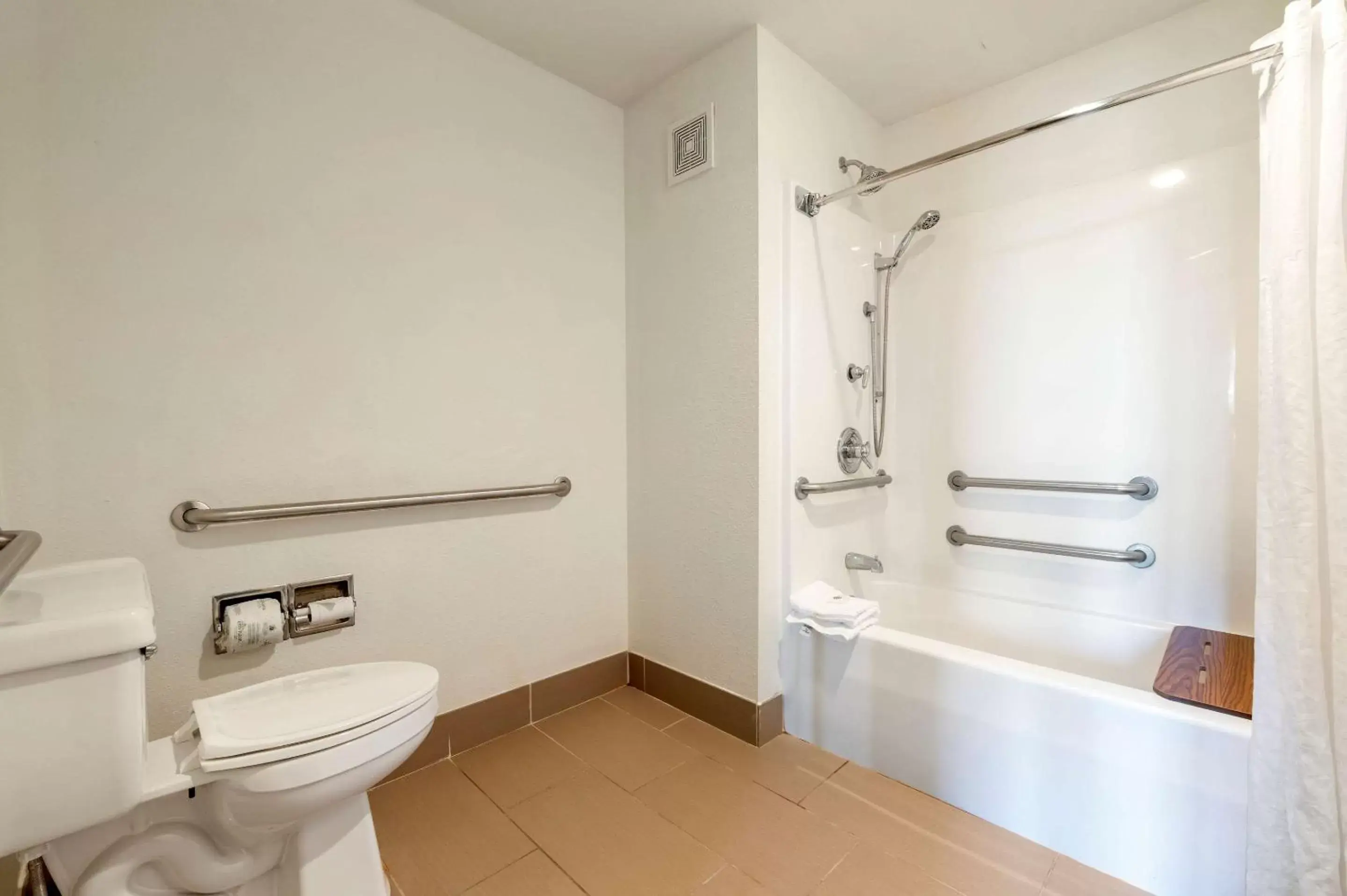 Standard King Suite - Mobility Accessible/Non-Smoking in Comfort Inn Anderson South Standard King Suite - Mobility Accessible/Non-Smoking in Comfort Inn Anderson South