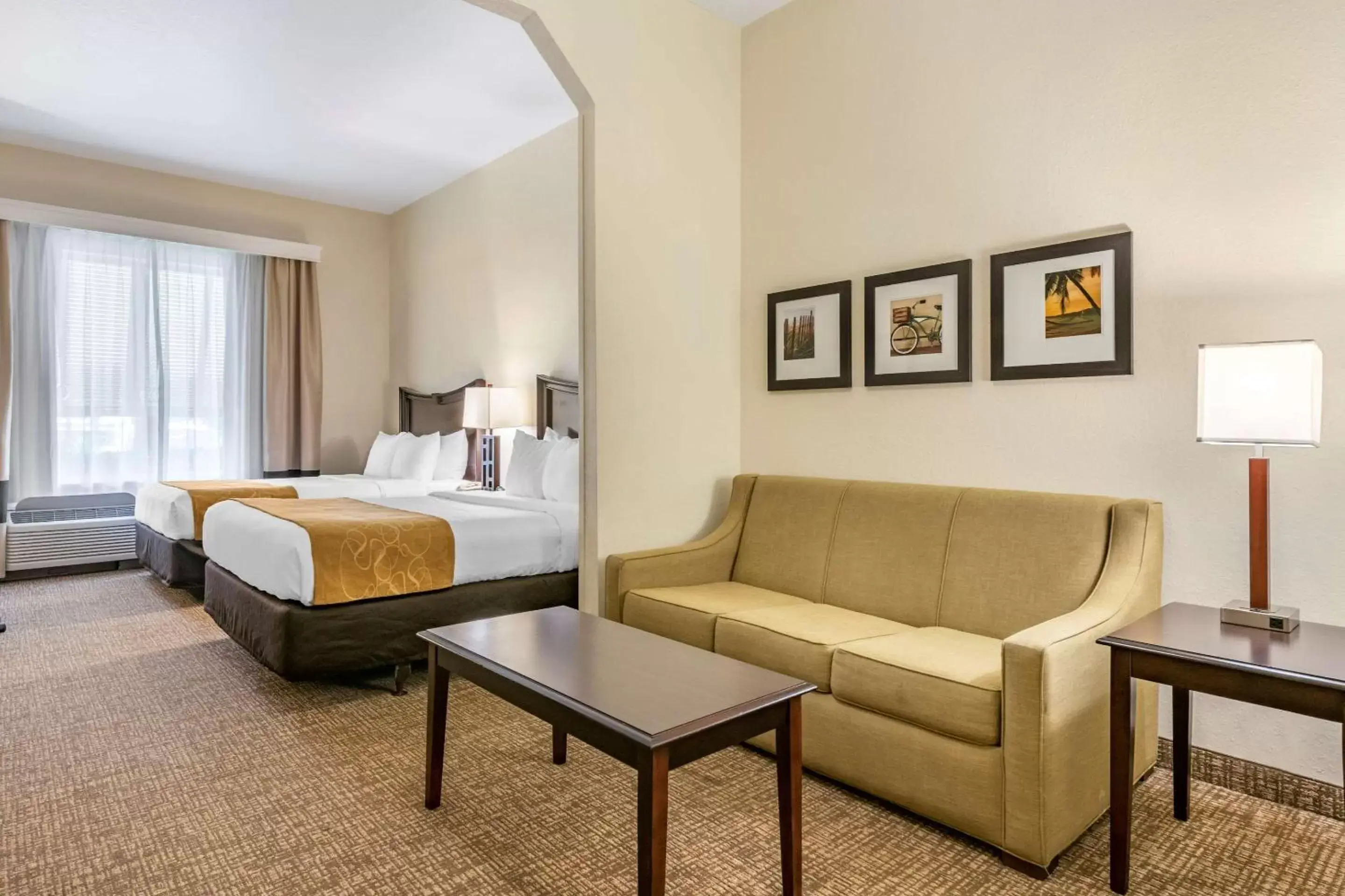 Queen Suite with Two Queen Beds and Tub - Accessible/Non-Smoking in Comfort Suites Maingate East Queen Suite with Two Queen Beds and Tub - Accessible/Non-Smoking in Comfort Suites Maingate East