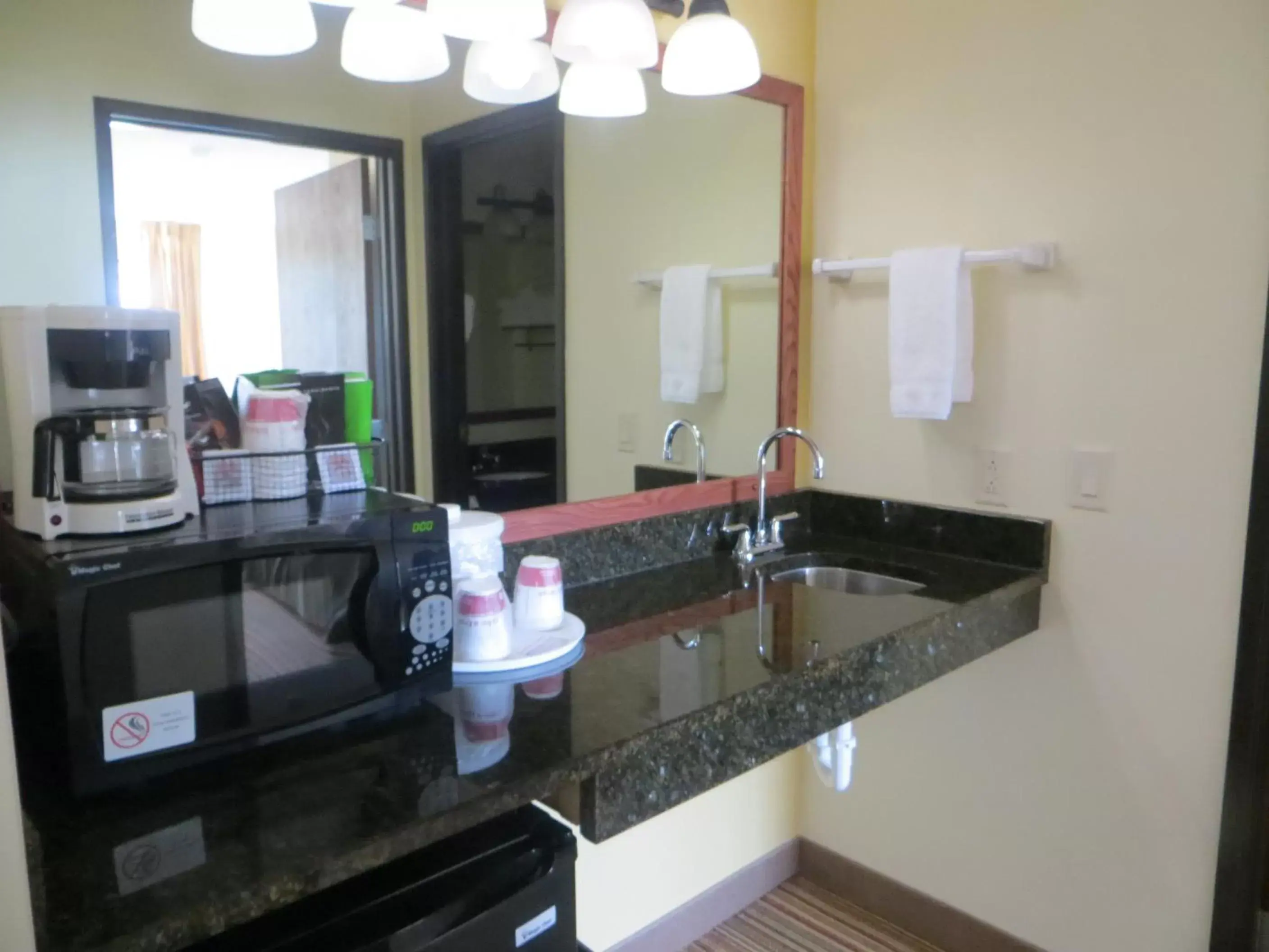 Studio with Two Queen Beds and Sofa Bed - Mobility Access/Non-Smoking in Ramada by Wyndham Wisconsin Dells I-90 Studio with Two Queen Beds and Sofa Bed - Mobility Access/Non-Smoking in Ramada by Wyndham Wisconsin Dells I-90