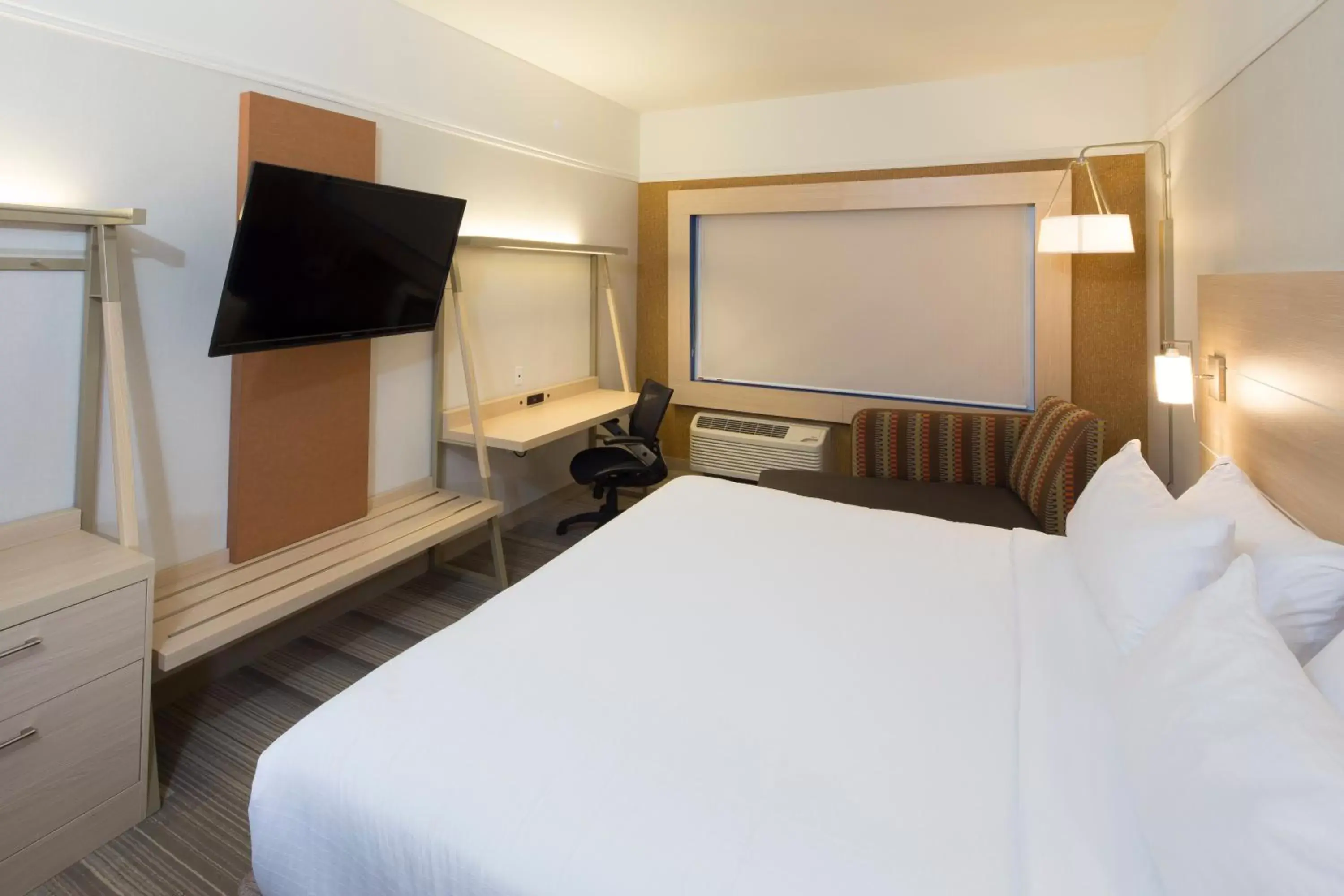 Standard Double or Twin Room in Holiday Inn Express & Suites Port Huron, an IHG Hotel Standard Double or Twin Room in Holiday Inn Express & Suites Port Huron, an IHG Hotel