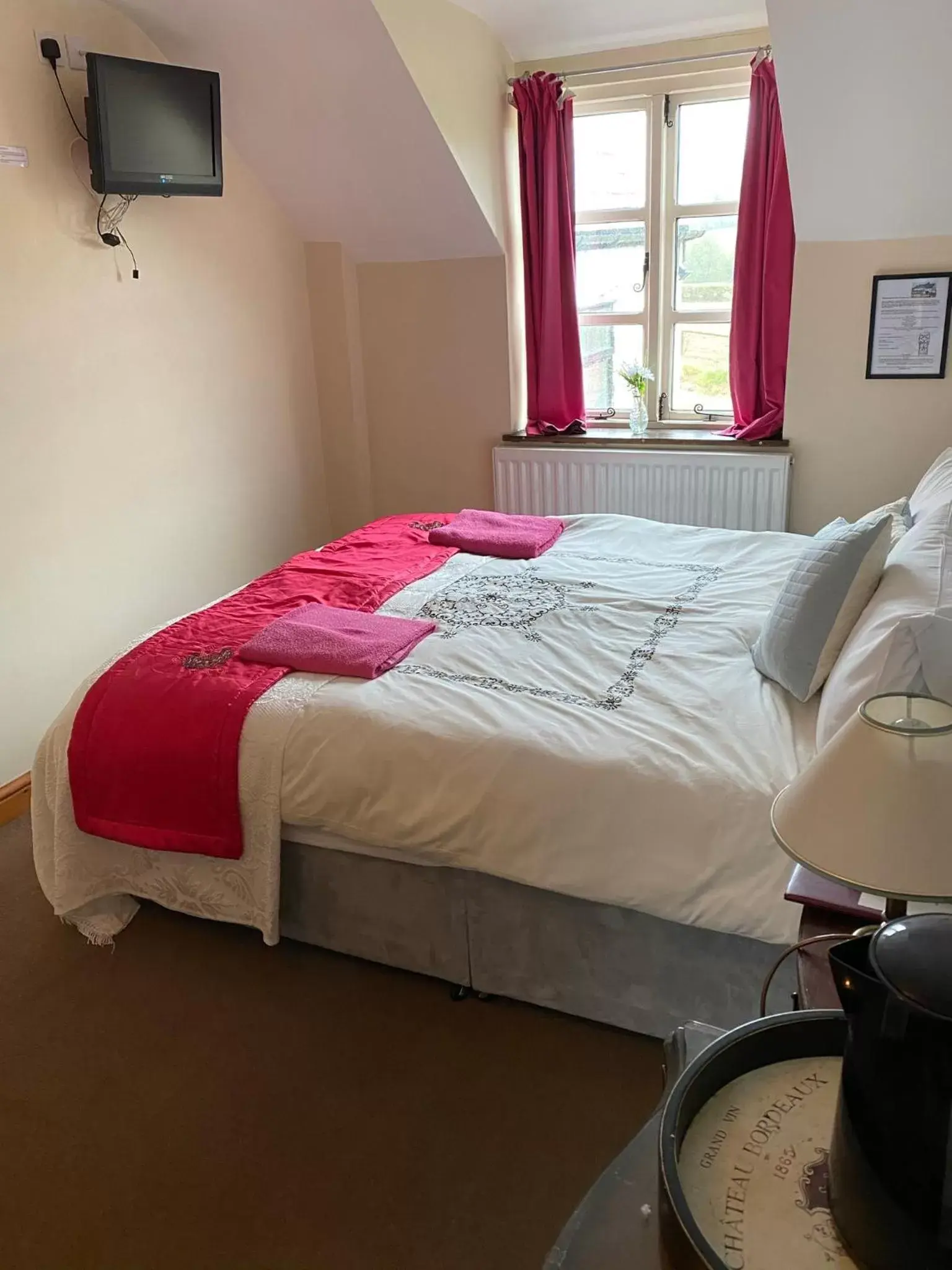 Family Room with Private Bathroom in The crown inn Longtown Family Room with Private Bathroom in The crown inn Longtown