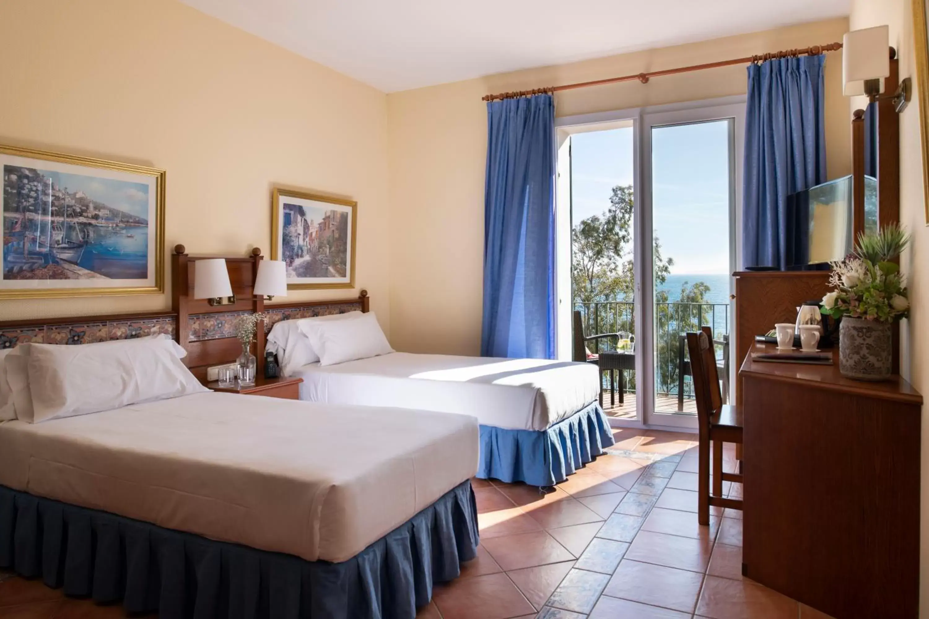 Triple Room with Sea View in Hotel Roses Platja Triple Room with Sea View in Hotel Roses Platja