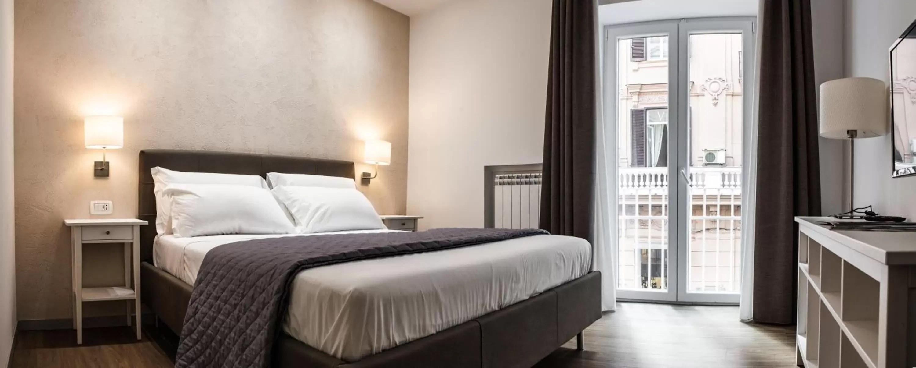 Double Room with Balcony in Prestige Rooms Chiaia Double Room with Balcony in Prestige Rooms Chiaia