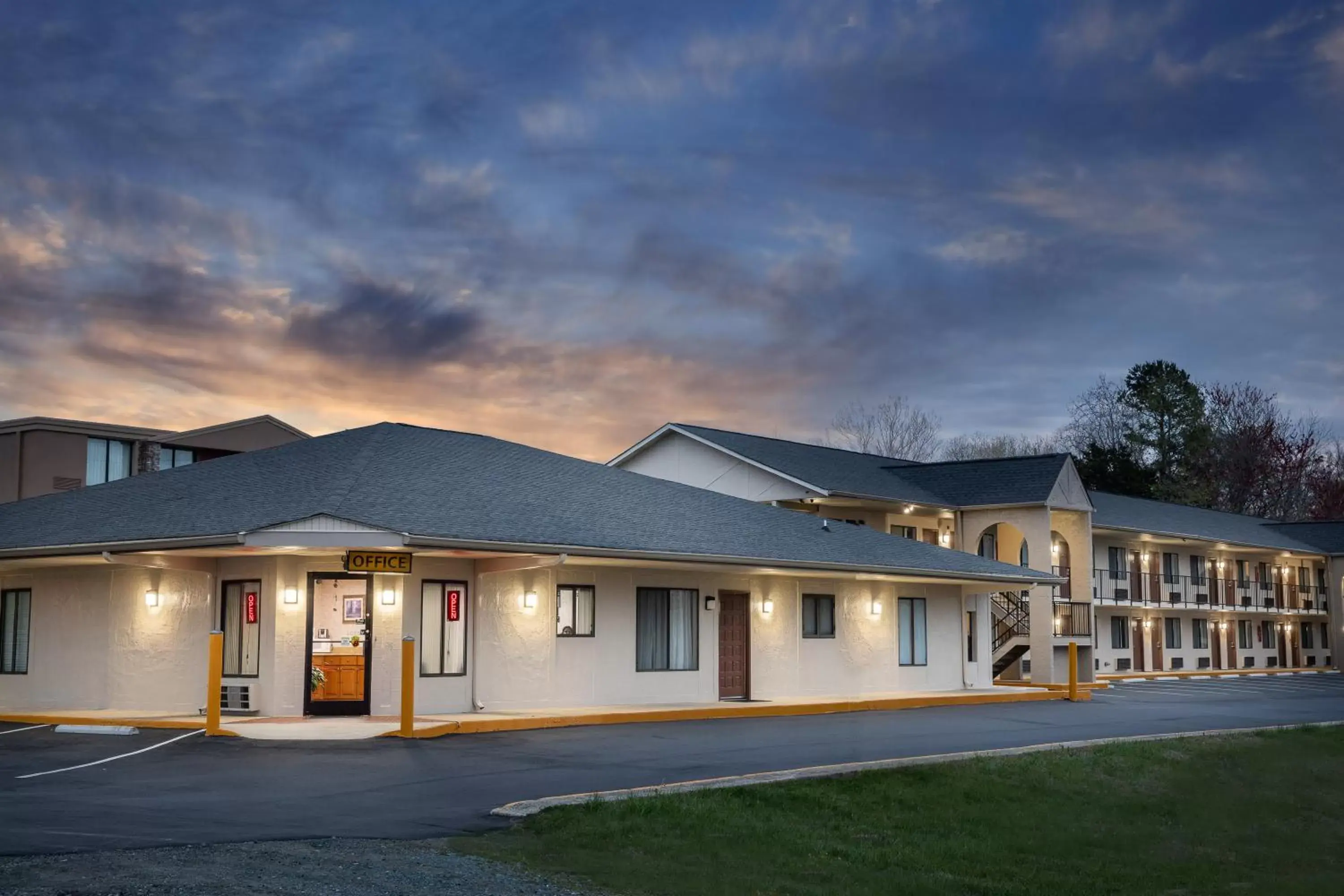 Super 8 by Wyndham Burlington NC Super 8 by Wyndham Burlington NC