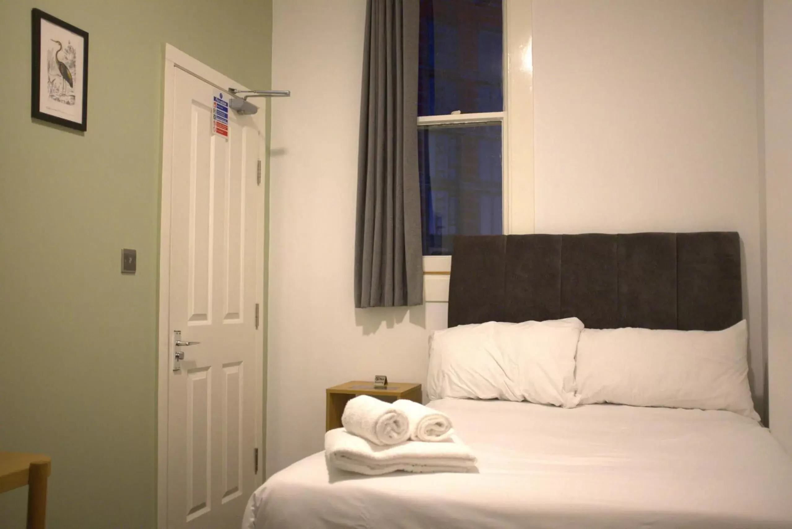 Small Double Room in The Wellington Hotel Birmingham - Breakfast Included, Near O2 Academy & City Centre Small Double Room in The Wellington Hotel Birmingham - Breakfast Included, Near O2 Academy & City Centre