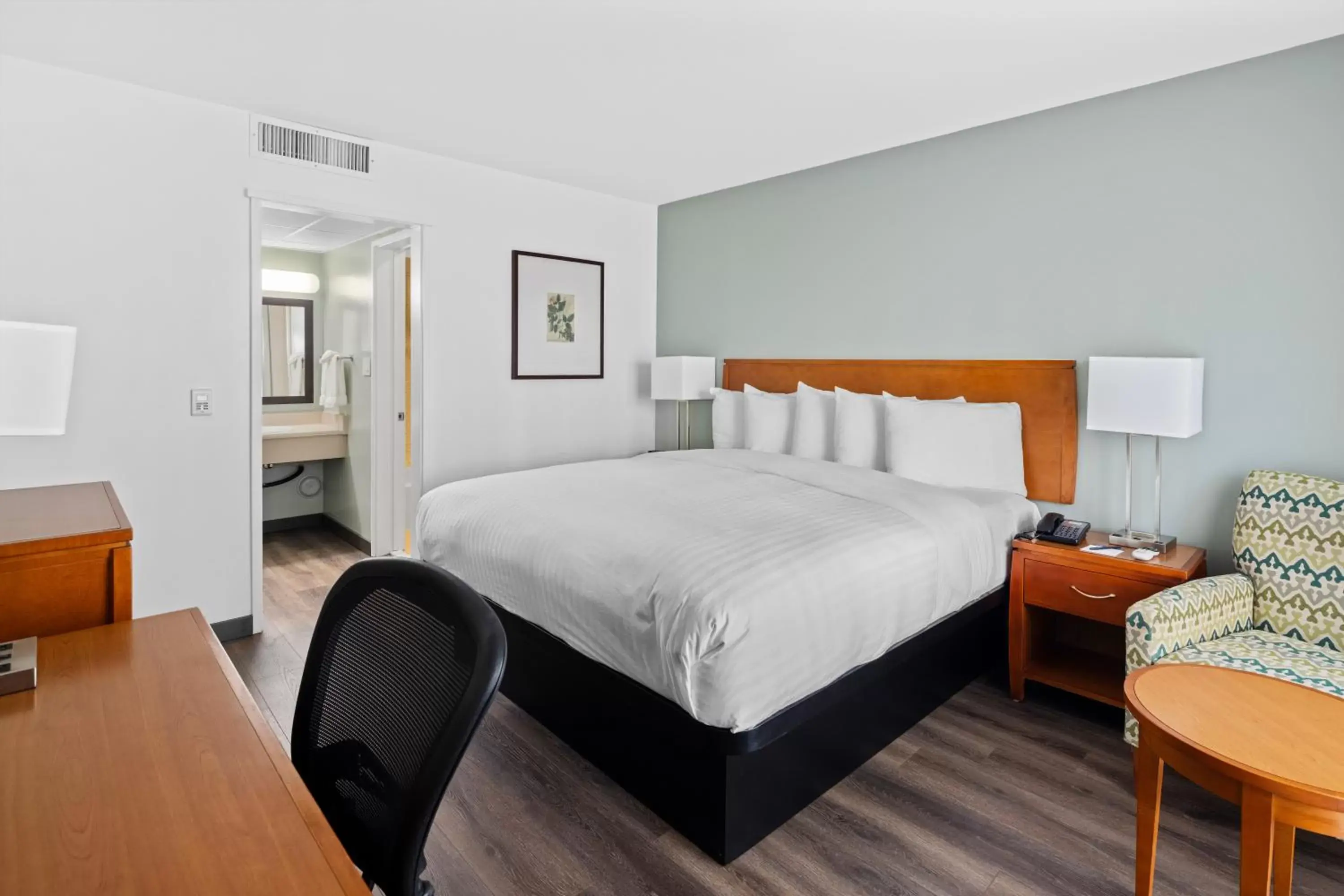 King Room in Vagabond Inn Glendale King Room in Vagabond Inn Glendale