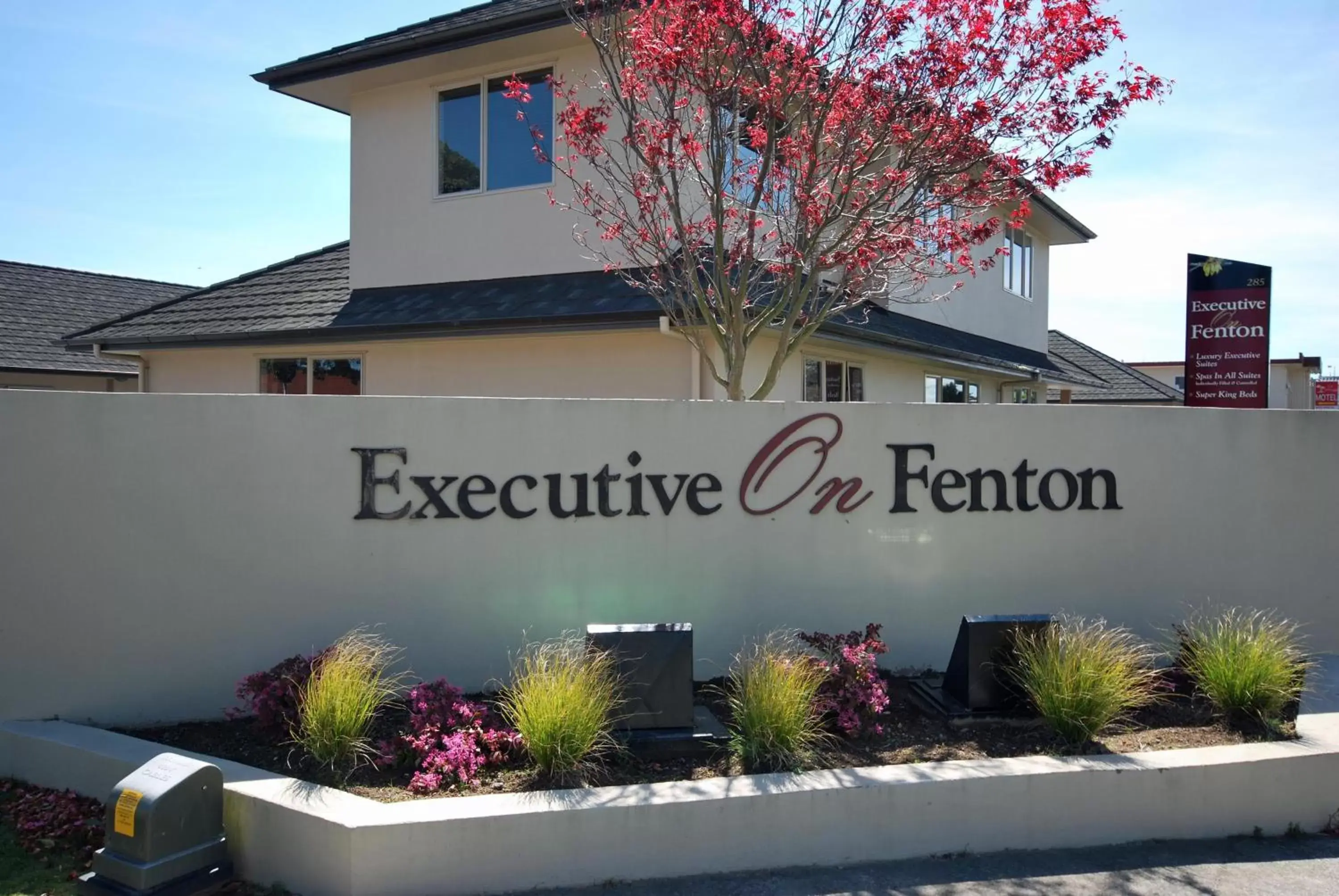 Executive On Fenton Executive On Fenton