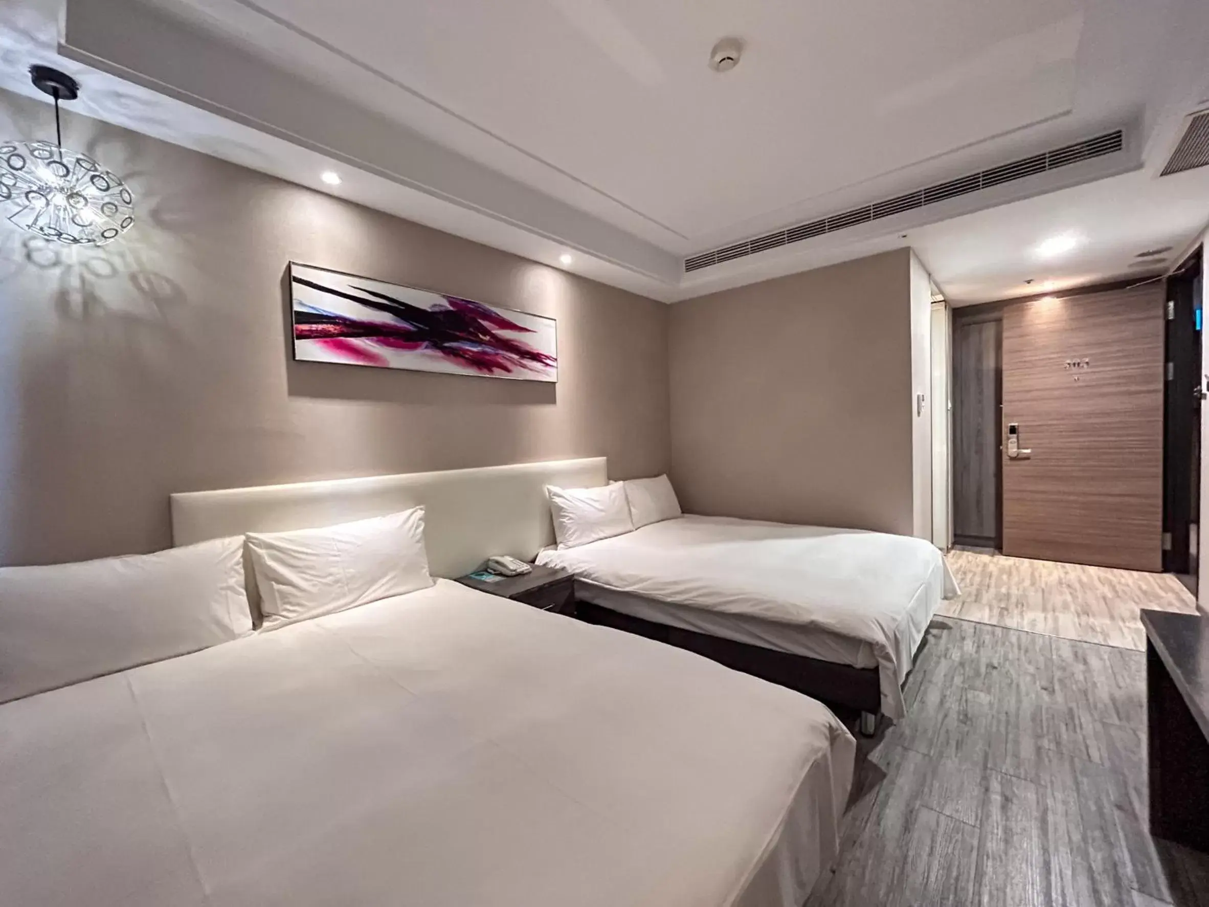 Standard Quadruple Room in Royal Fine Hotel Standard Quadruple Room in Royal Fine Hotel