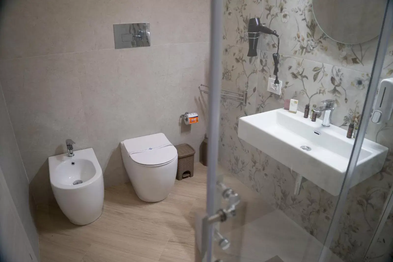 Triple Room with Pool View in B&B Villa Colomba Triple Room with Pool View in B&B Villa Colomba