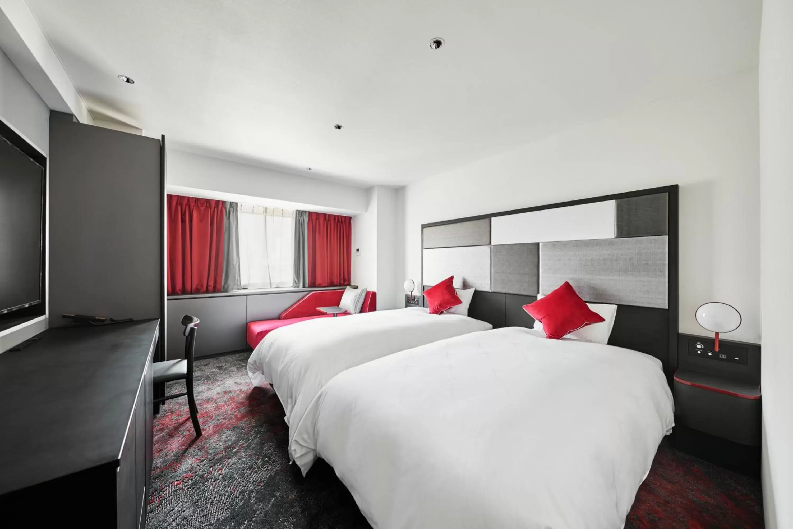 Standard Floor Twin Room - Non-Smoking in Cross Hotel Osaka Standard Floor Twin Room - Non-Smoking in Cross Hotel Osaka