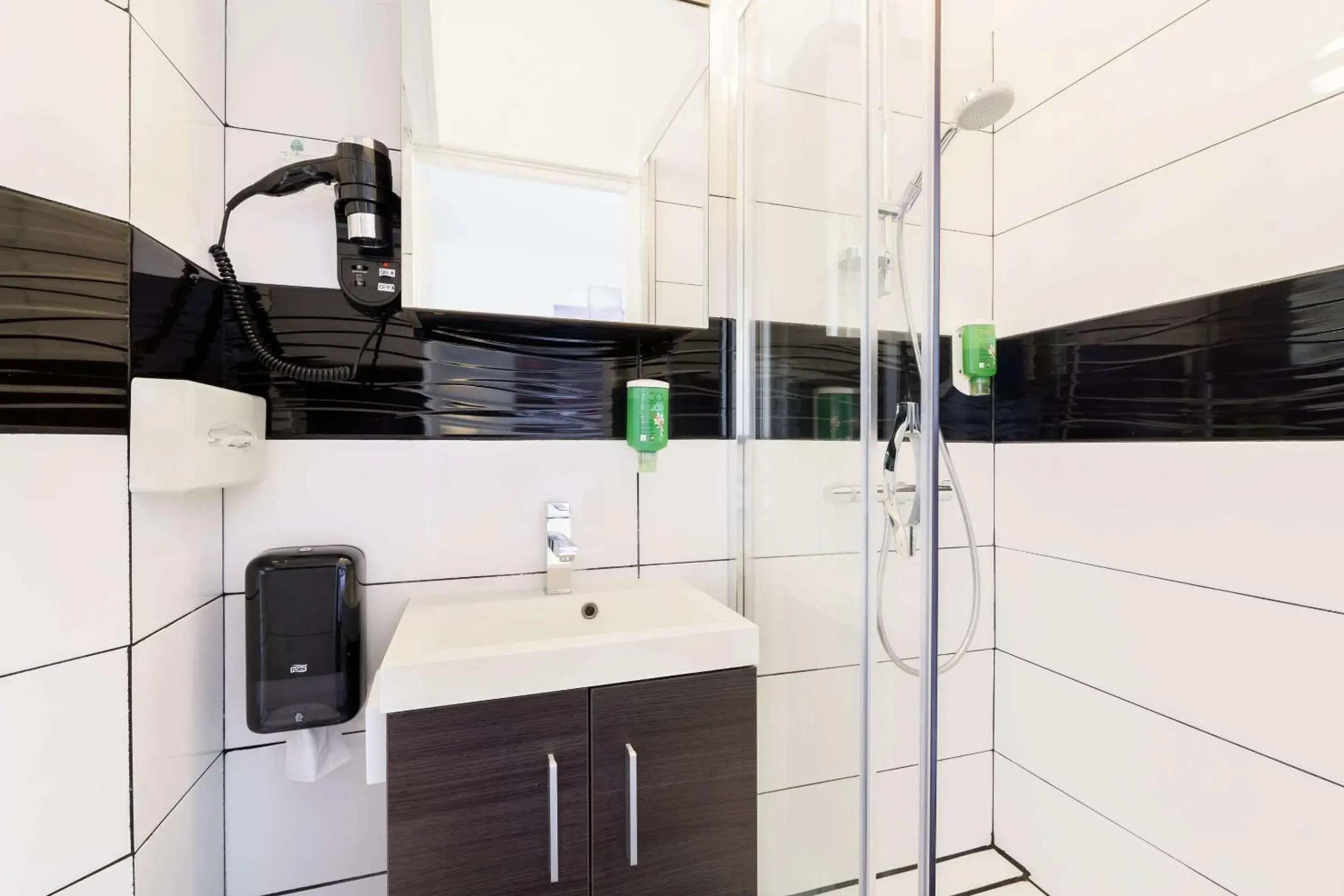 Comfort Double Room in The Originals City, Hotel de l'Europe, Saint-Nazaire Comfort Double Room in The Originals City, Hotel de l'Europe, Saint-Nazaire