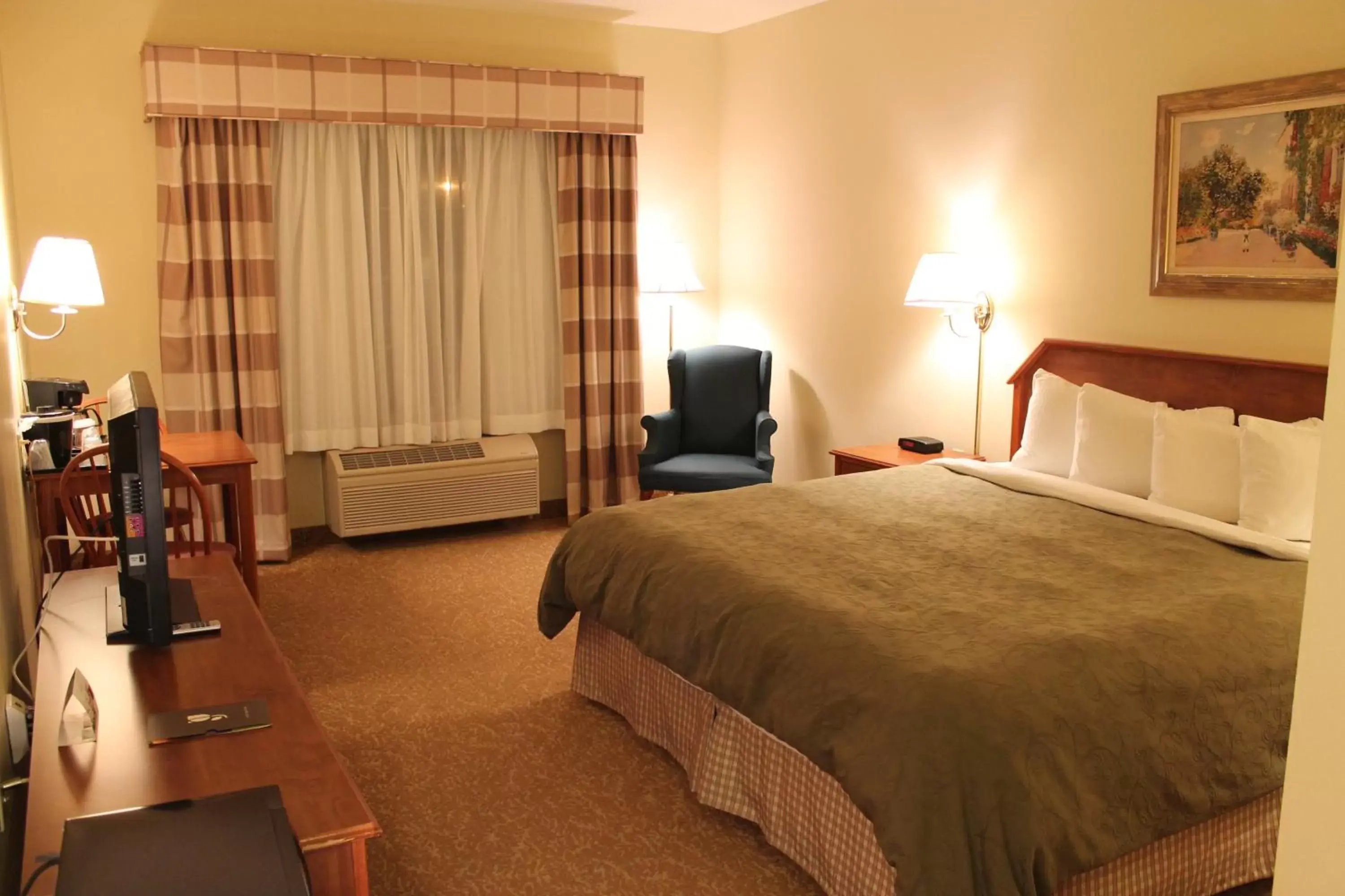 One-Bedroom King Suite with Sofa Bed in Country Inn & Suites by Radisson, Minneapolis/Shakopee, MN One-Bedroom King Suite with Sofa Bed in Country Inn & Suites by Radisson, Minneapolis/Shakopee, MN