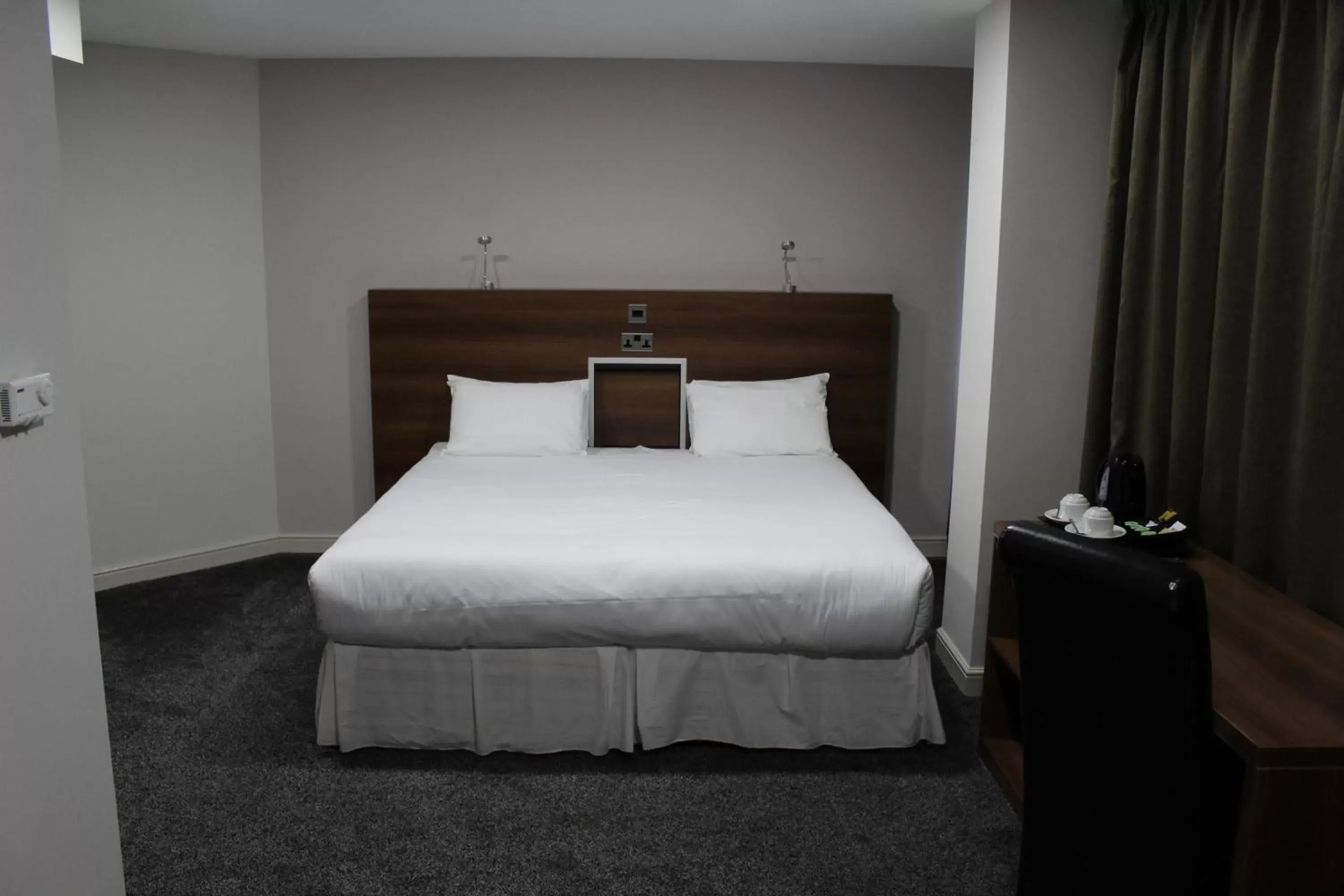 Double or Twin Room - Disability Access in Milton Manchester Hotel Double or Twin Room - Disability Access in Milton Manchester Hotel