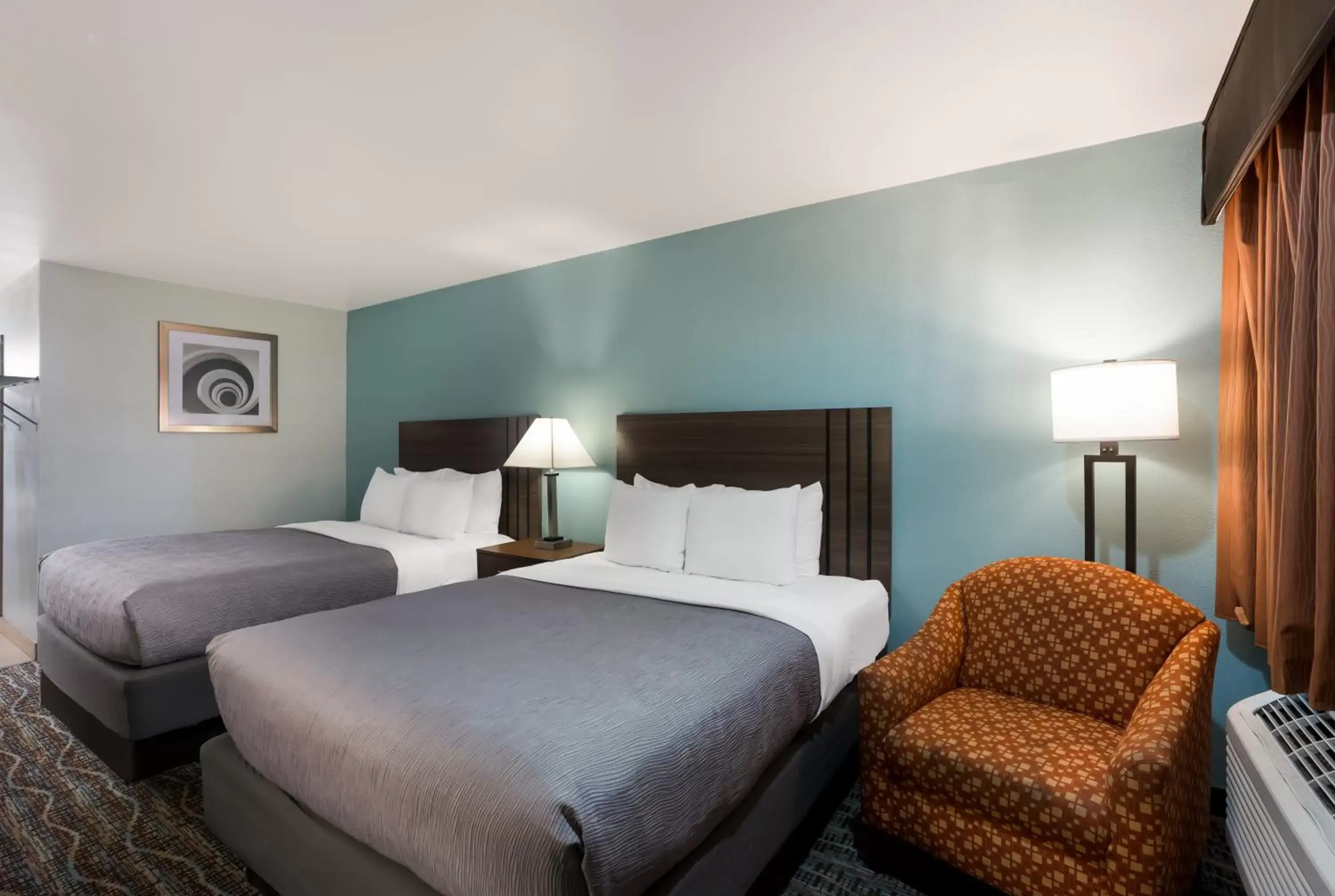 Queen Room with Two Queen Beds - Non-Smoking in Quality Inn Fairfield Napa Valley Area Queen Room with Two Queen Beds - Non-Smoking in Quality Inn Fairfield Napa Valley Area