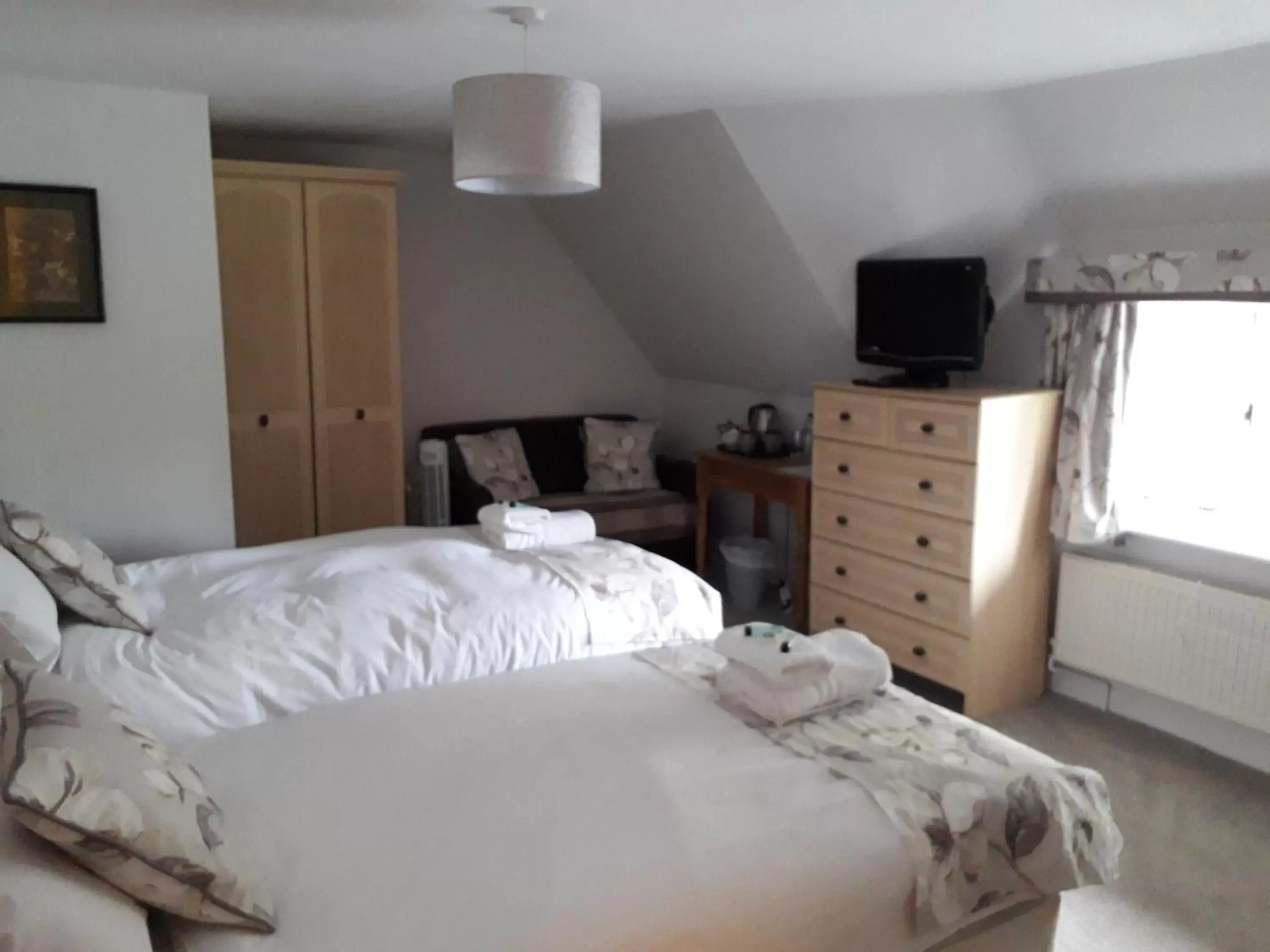 Twin Room with Private Bathroom in White Horse Inn Twin Room with Private Bathroom in White Horse Inn