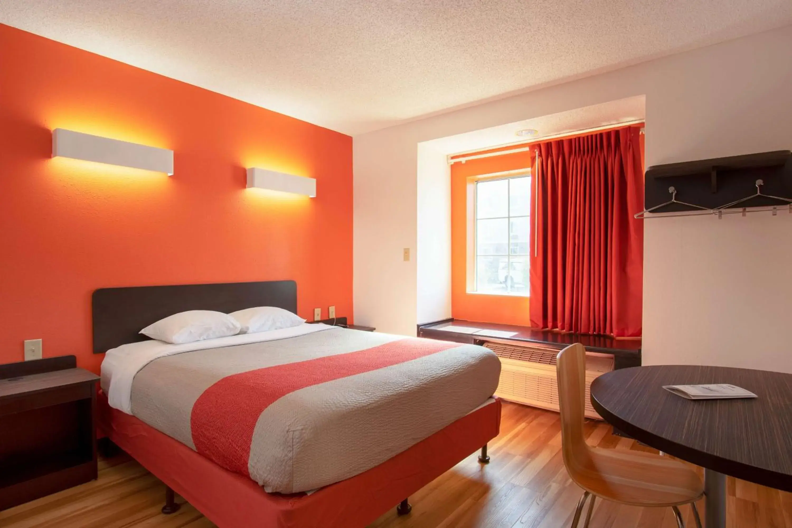 Queen Suite - single occupancy - Non-Smoking in Motel 6-El Paso, TX - Southeast Queen Suite - single occupancy - Non-Smoking in Motel 6-El Paso, TX - Southeast