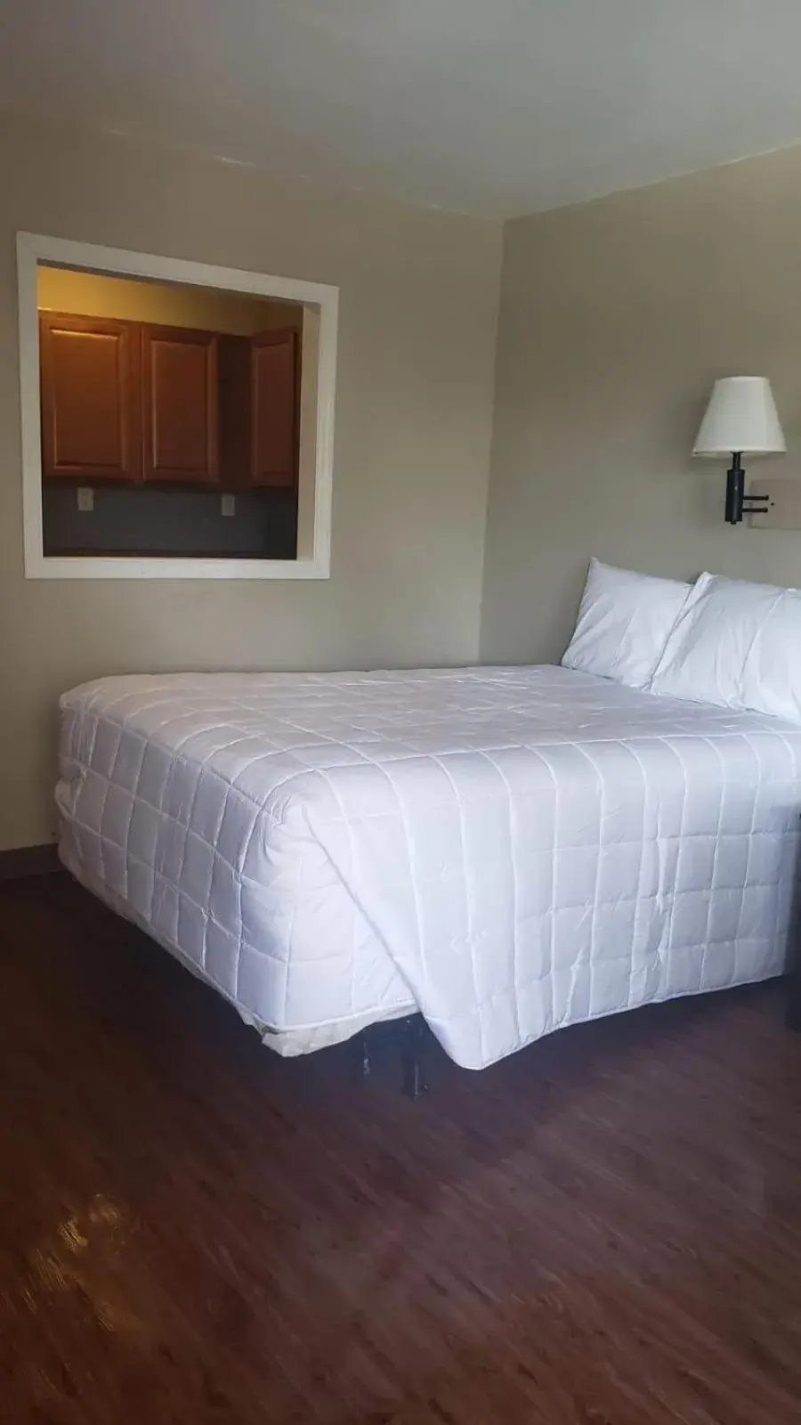 Budget Single Room - single occupancy in Capital O Hotel Richmond Hill/Savannah area I-95 Budget Single Room - single occupancy in Capital O Hotel Richmond Hill/Savannah area I-95