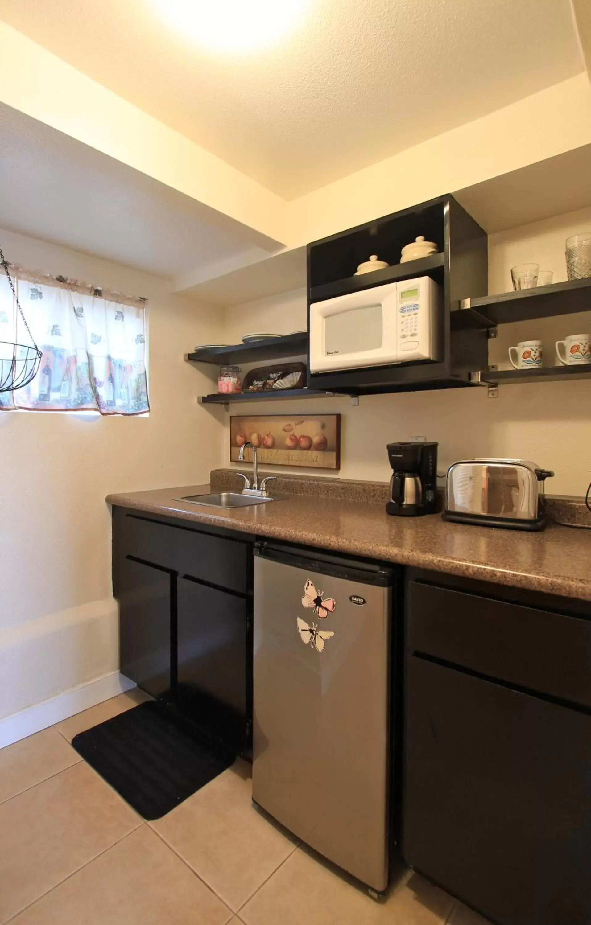 King Room with Kitchenette in The Tides Laguna Beach King Room with Kitchenette in The Tides Laguna Beach