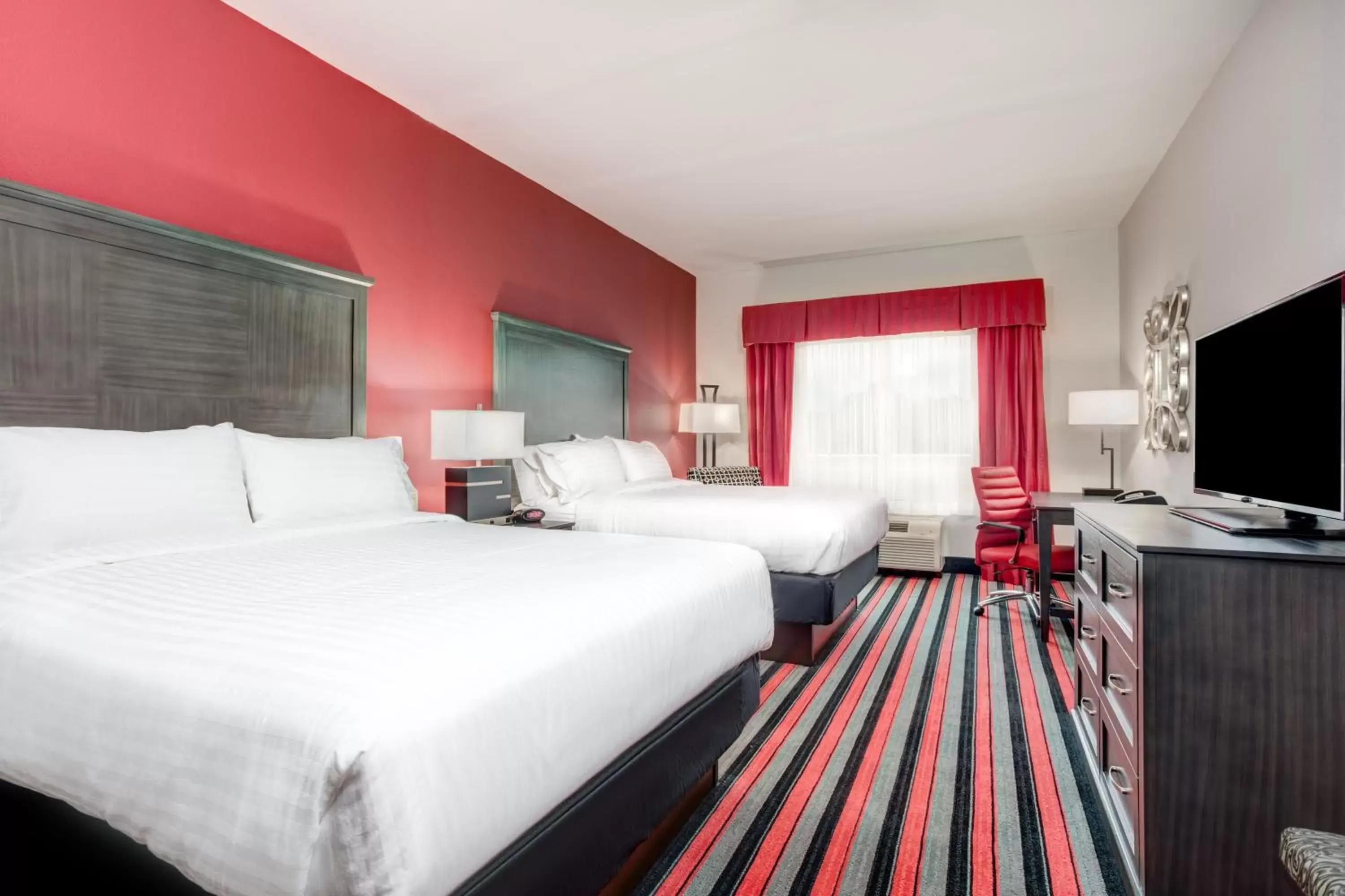 Twin Room with Mobility Accessible Trans Shower - Non-Smoking in Holiday Inn Lafayette North by IHG Twin Room with Mobility Accessible Trans Shower - Non-Smoking in Holiday Inn Lafayette North by IHG