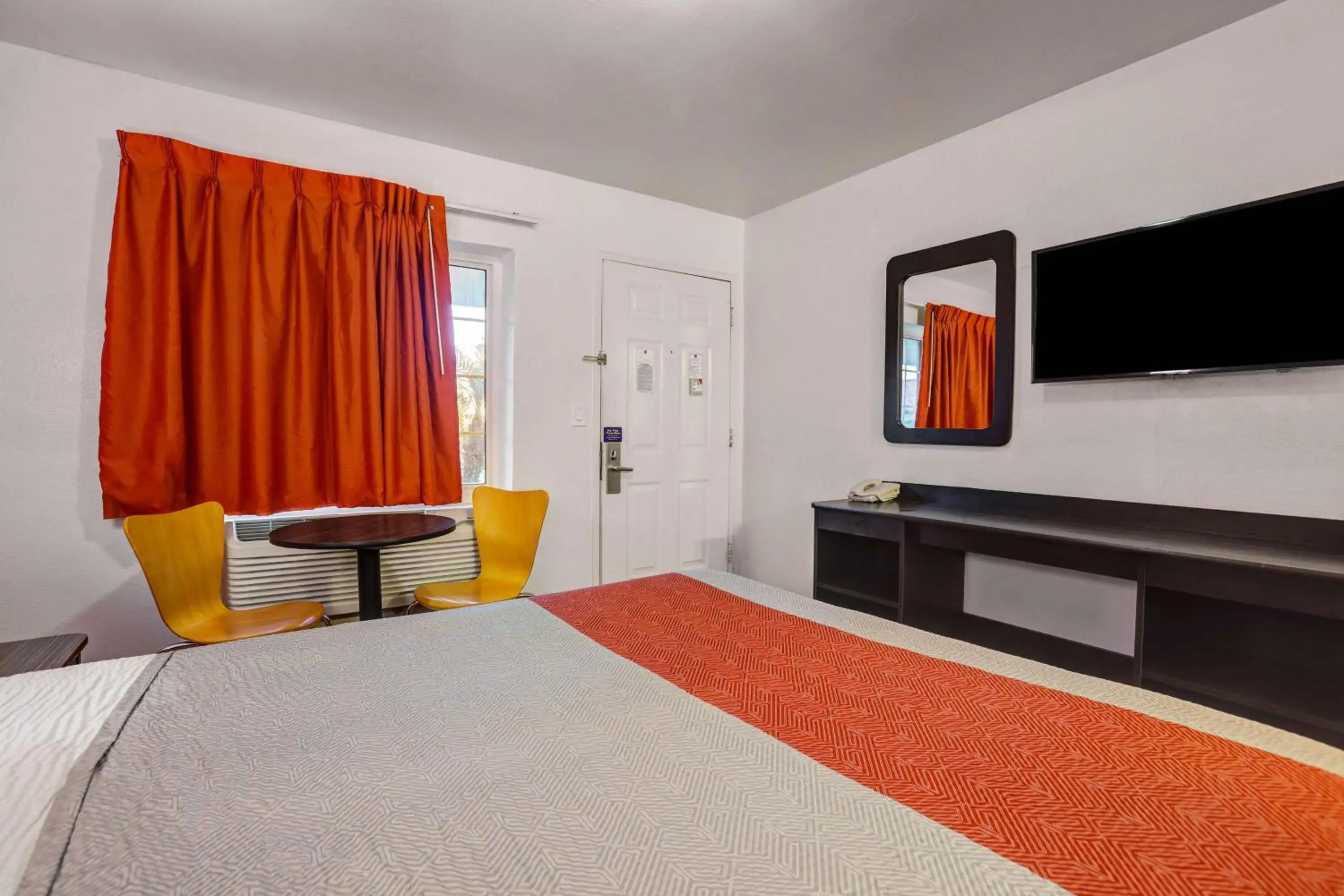 Double Room - single occupancy - Disability Access - Roll In Shower in Motel 6-Marysville, CA Double Room - single occupancy - Disability Access - Roll In Shower in Motel 6-Marysville, CA